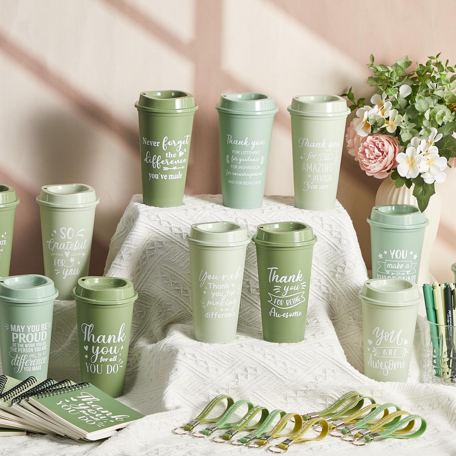 Skylety Set di 12 tazze da caffè da 48 pezzi, con scritta "Thank You", con penna e portachiavi, per personale, insegnanti, colleghi, amici (sfumatura verde)