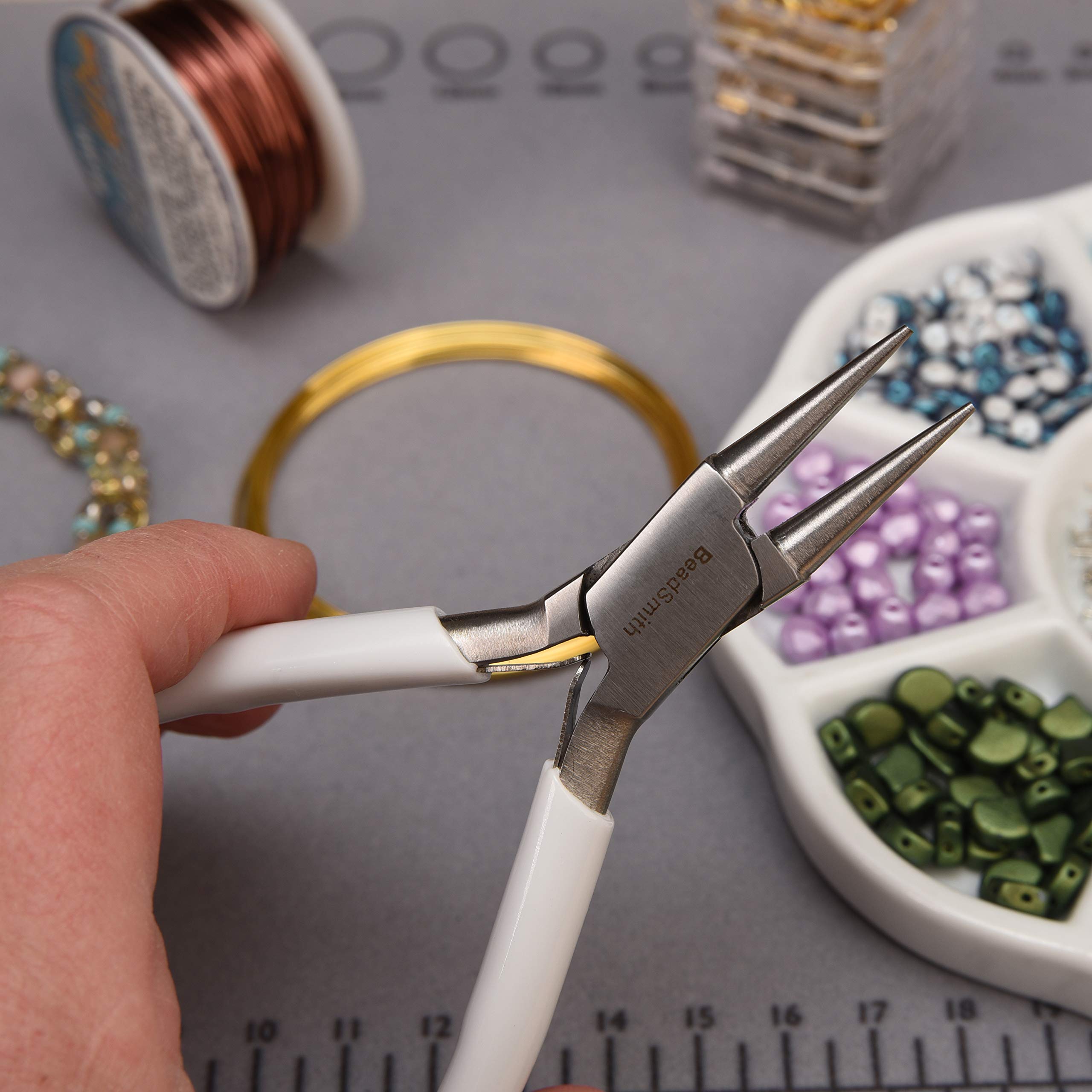 The Beadsmith - Pinza a becco rotondo da 130 mm, con testa in acciaio lucido, impugnatura comoda in PVC bianco e manico a molla a doppia foglia, strumento per la creazione di gioielli, serie 300