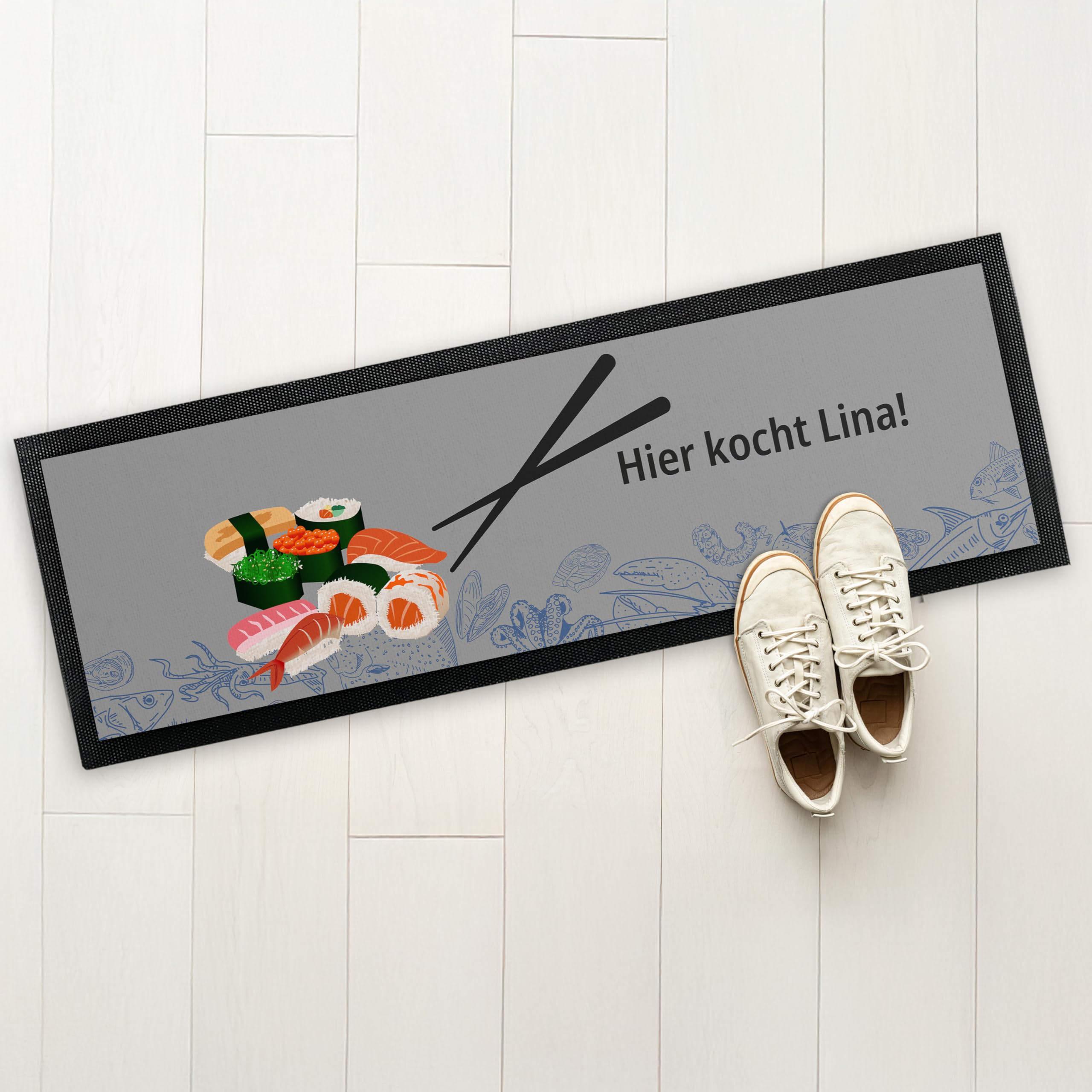 True Statements Personalisierte Fußmatte 120 x 40 cm – Deko Küchenmatte mit Sushi Motiv & Wunschtext - Velours Oberfläche für Flur, Küche & Wohnung