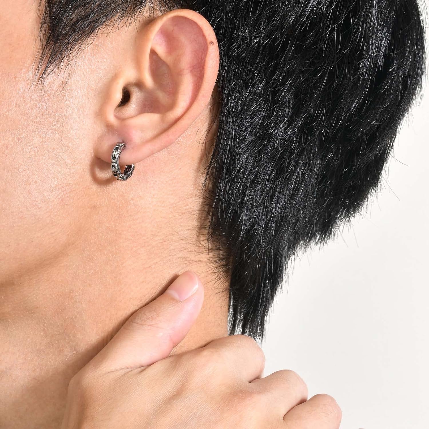 Rockyu Men's Silver Hoop Earrings Stainless Steel Hypoallergenic Chain Design Irregular Ring Hoop Earrings - Image 2