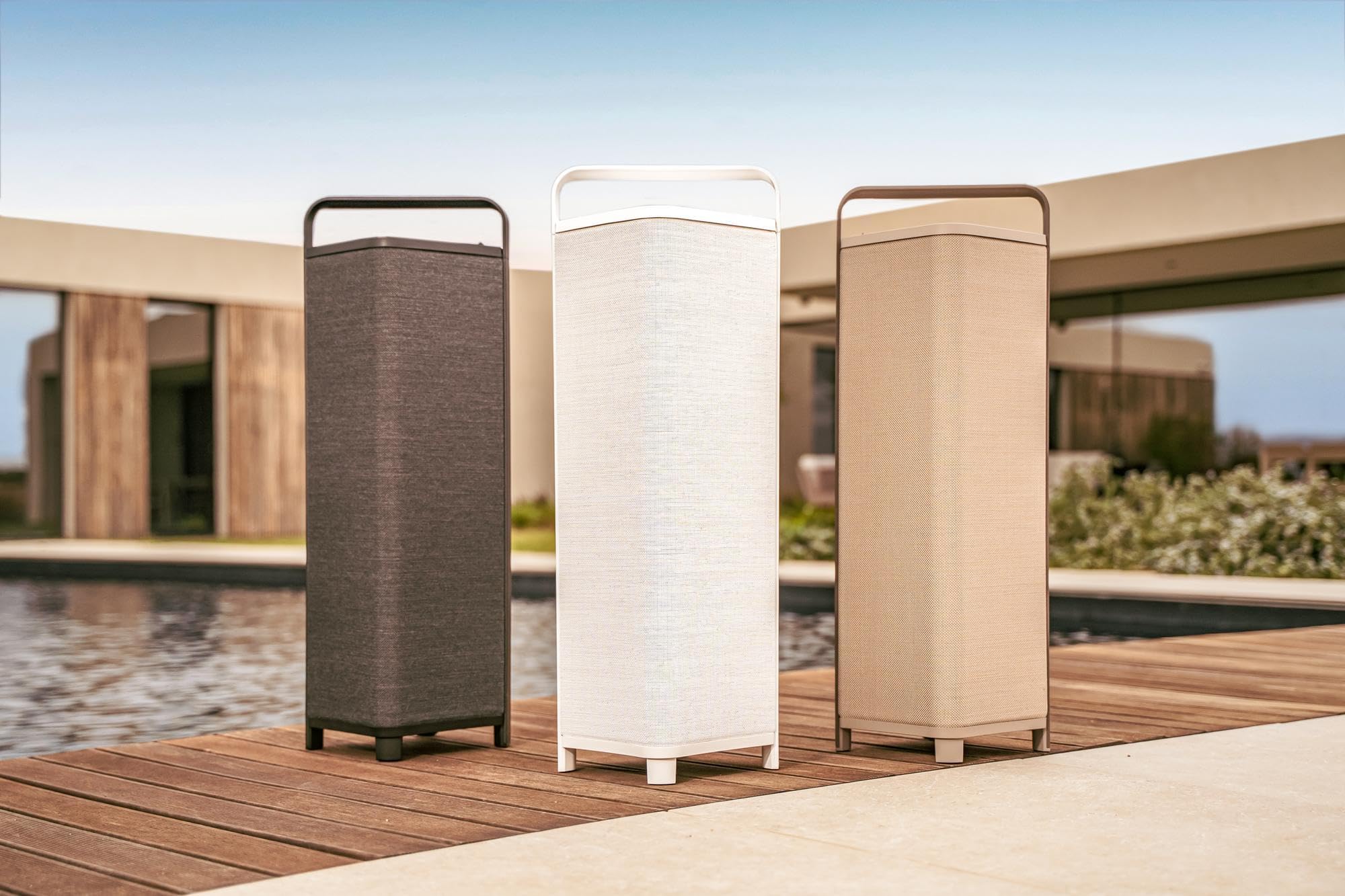 Escape P9 Outdoor Bluetooth Lautsprecher (IPX4 wetterfest, 100 Watt, 16h Akkulaufzeit, kabellos, tragbar) Weiß - HiFi für Ihren Garten