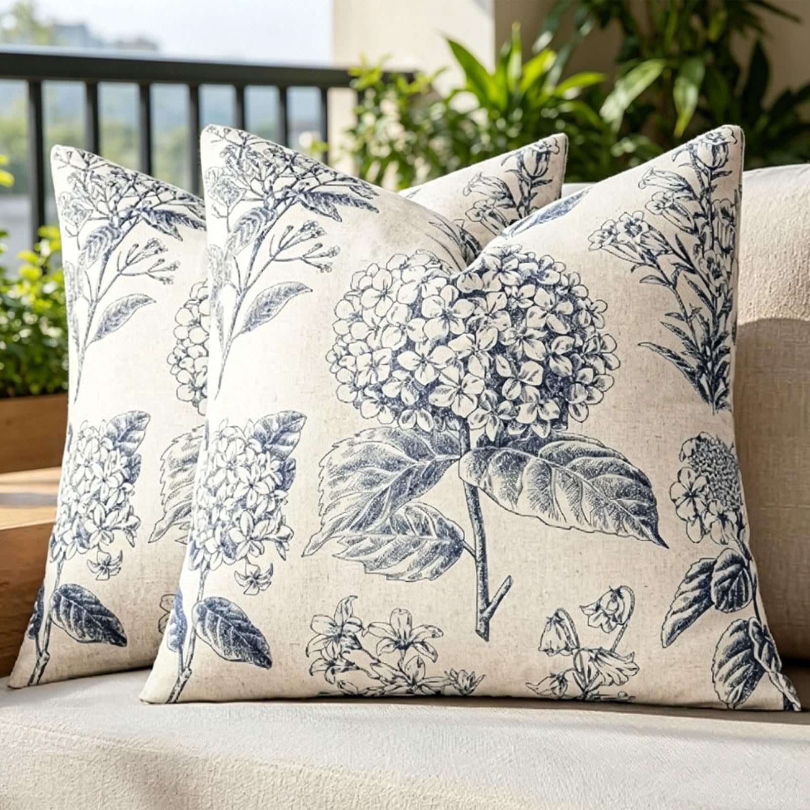 Floruvia 2-Piece Set Decorative Cushion Covers, Light Blue Hydrangea Flower Print, Boho Vintage Throw Pillow Cases for Sofa Couch Bedroom Living Room Summer Home Decor (50x50cm)