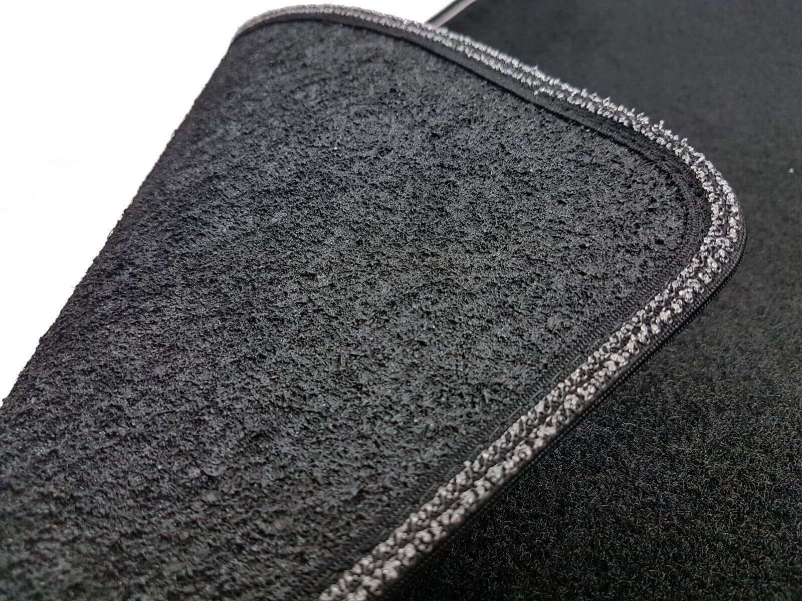 Tapis De Sol Pour Ford Kuga I Restylé 2011-2012 Fixation Trou