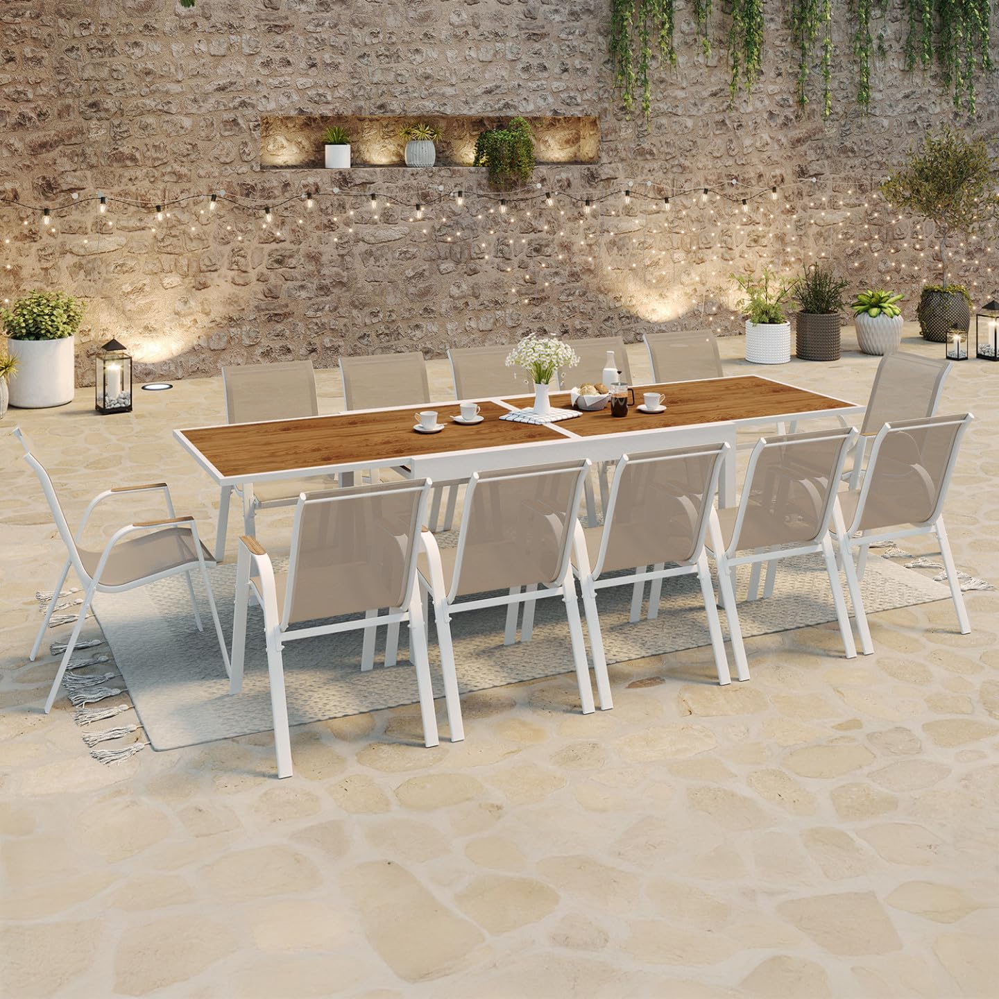 IDMarket - Salón de jardín NOUMEA Mesa extensible 135/270 cm, tablero de vidrio templado con efecto de madera y 12 sillas apilables, blanco y madera