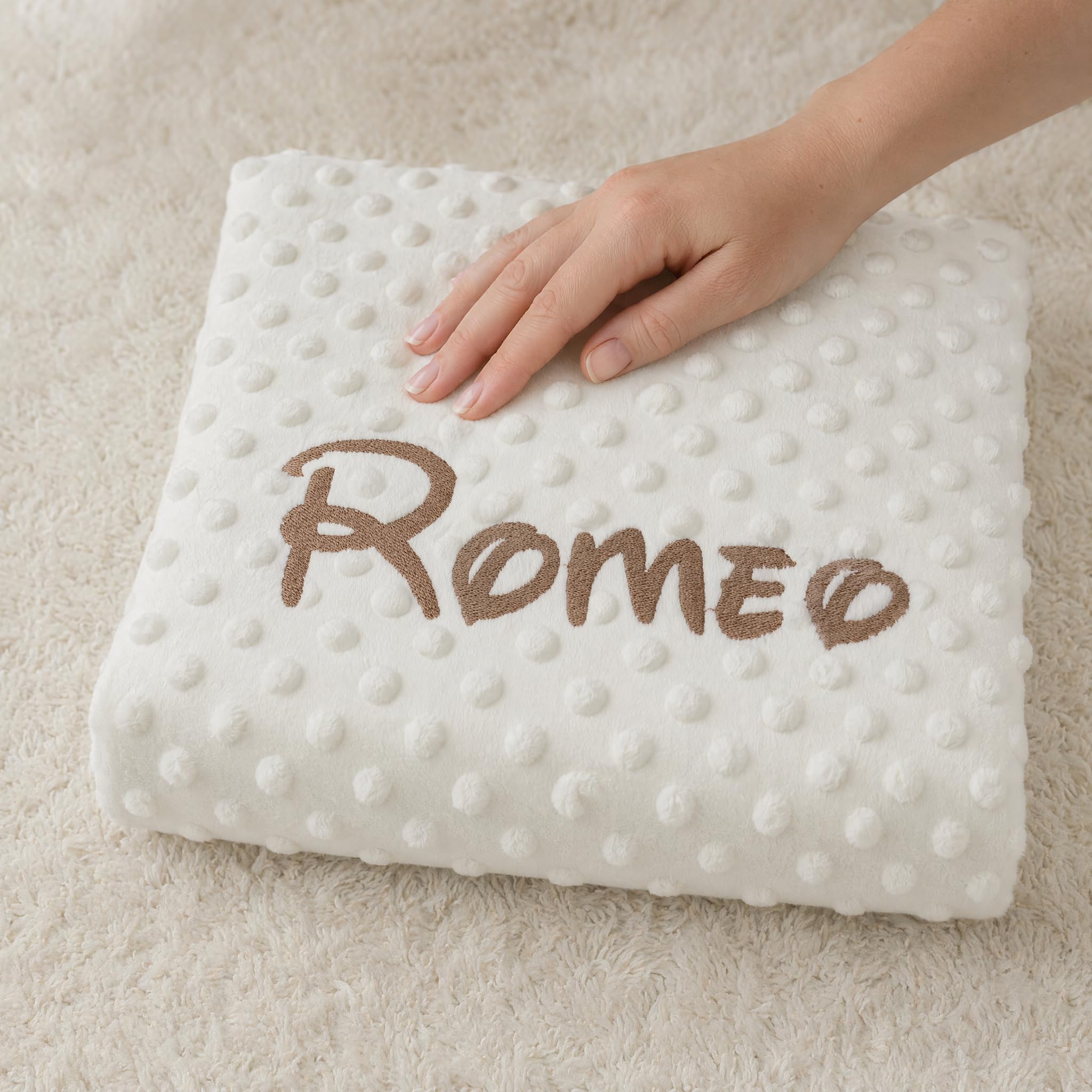 various Manta Bebé Personalizada con Nombre Bordado, 80x110 cm, Manta Suave y Cálida para Recién Nacido, Microfibra 100% Poliéster, Regalo Original para Bebé, Cuna y Cochecito (Beige)