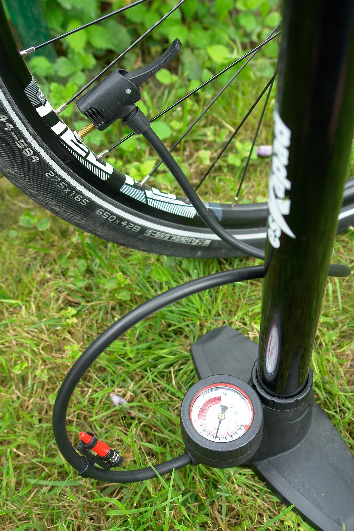 Pompe à Pied Velo avec Manomètre, 6 Bars, Embouts Presta et Schrader