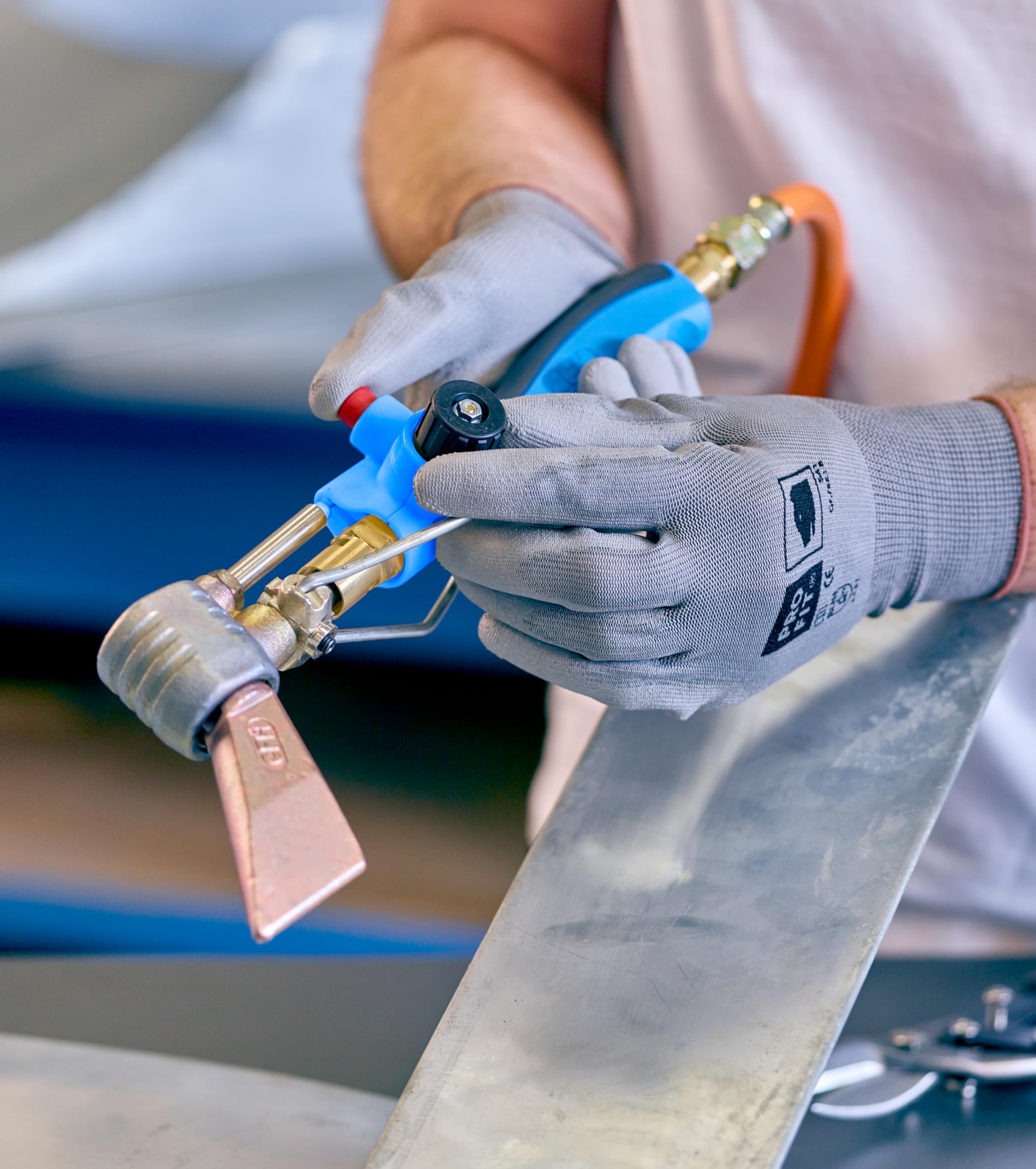 CFH Kupferlötkolben KL 143 - Premium Hammer Gas Lötkolben mit 240 g Kupferkolben, Lötbrenner mit Piezozündung, Lötgerät zum Weichlöten an Dachrinnen, Kupferblechen und verzinkten Stahlblechen