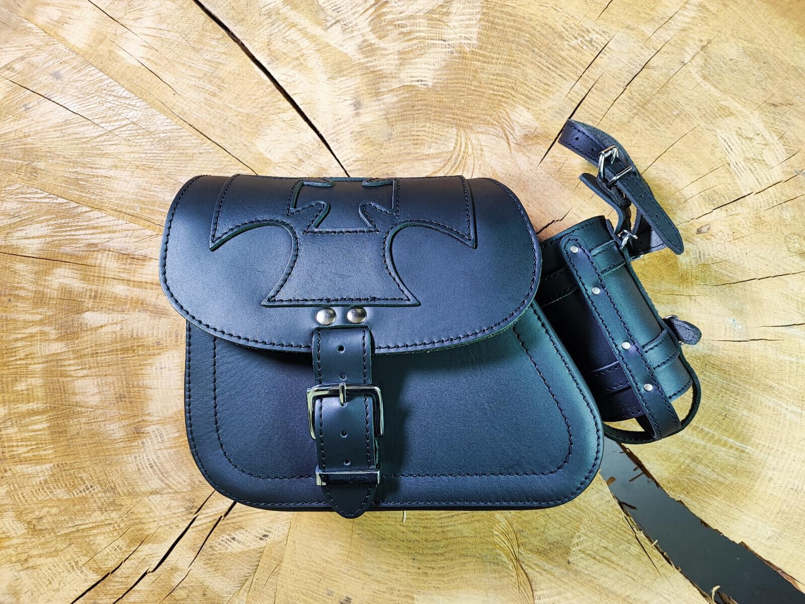 Schwingentasche Dyna Malteser schwarz kompatibel mit Harley Davidson Dyna Street Bob Fat Bob Low Rider Sporty Tasche Schwinge Koffer Sportster Reisetasche