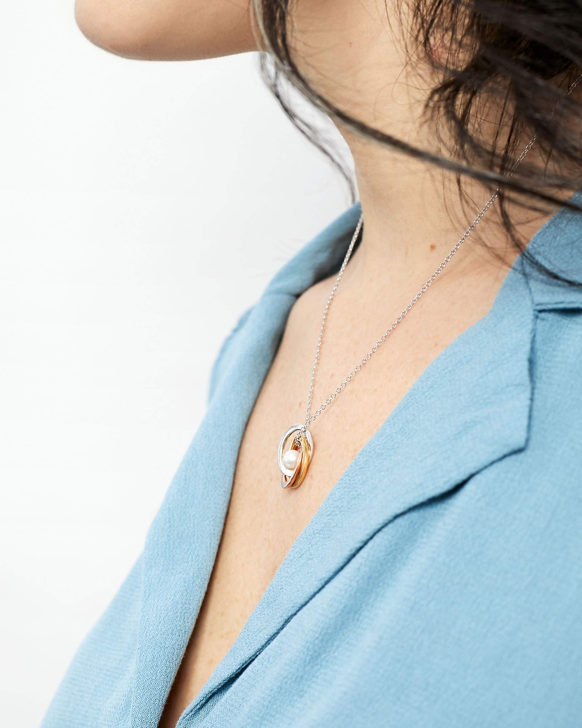 Secret & You Collana di Perle coltivate d'Acqua Dolce con Catena e Pendente in Argento Sterling 925 Perla Rotonda di Eccellente qualità - Lunghezza 40 o 45 cm.