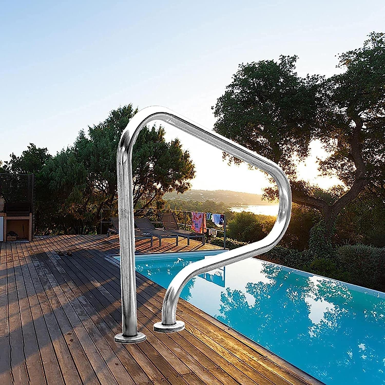 Rampe d'escalier de piscine pour sécuriser l'accès des enfants