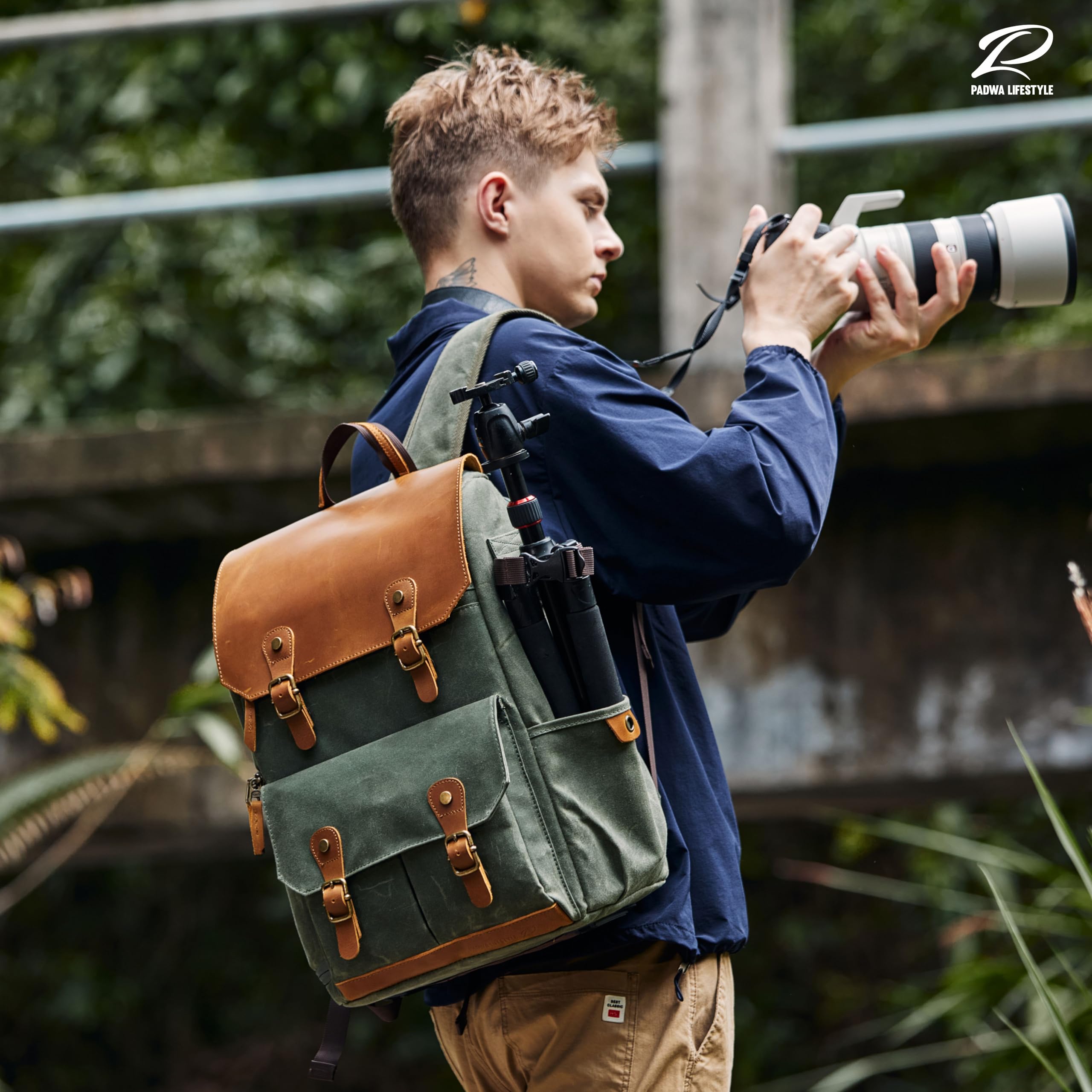 Padwa Lifestyle Grüner Kamerarucksack - wetterfeste Kameratasche aus gewachstem Memory Canvas mit 16“ Laptop-/Objektivfach und Stativfach, Mehrzweck-Kamerarucksack für professionelle Fotografen