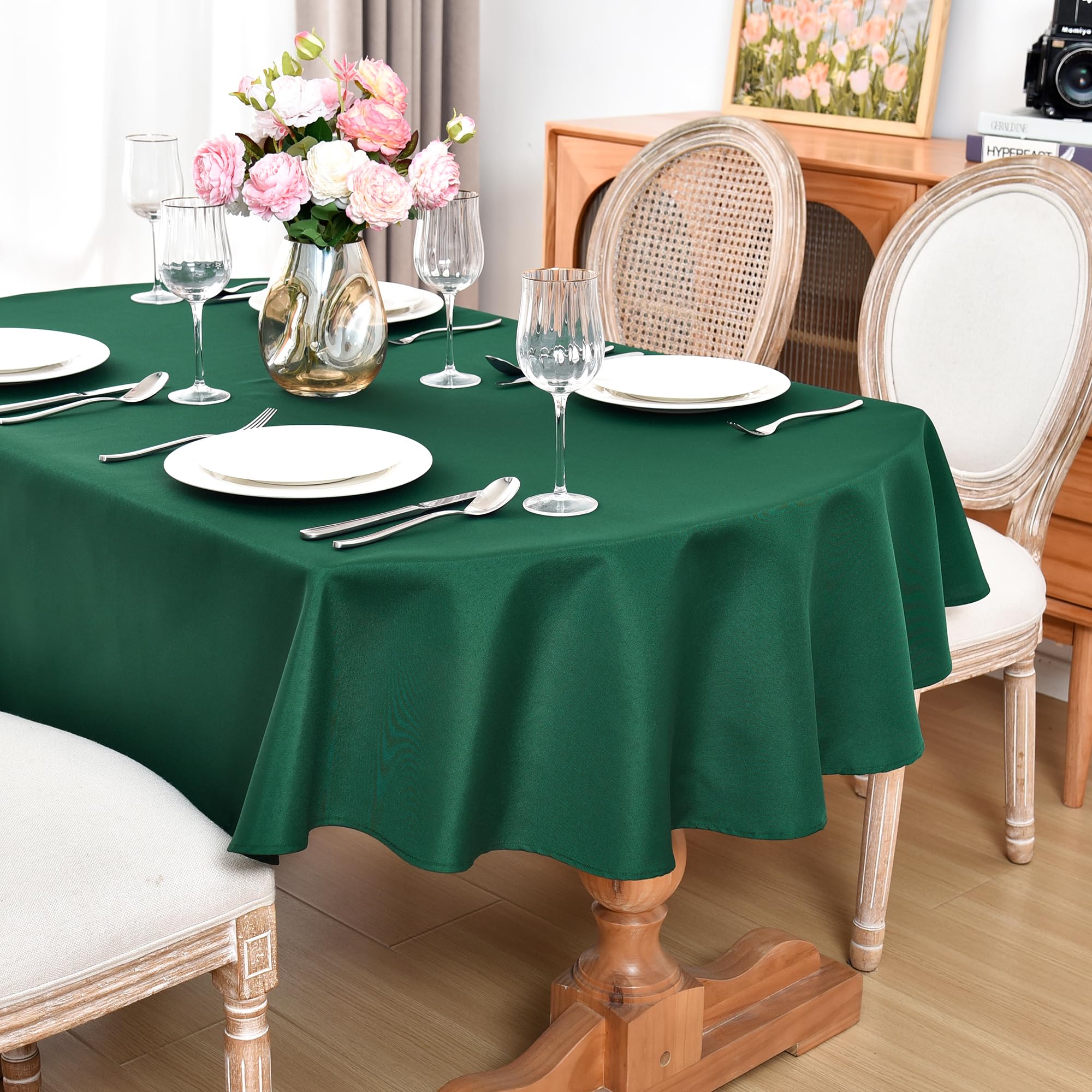 Oval Tablecloth 52 x 70 Inch Washable Polyester Table Cloth Solid Green Heavy Duty Fabric Table Cover Daily Use for Dining Home Kitchen Party Wedding