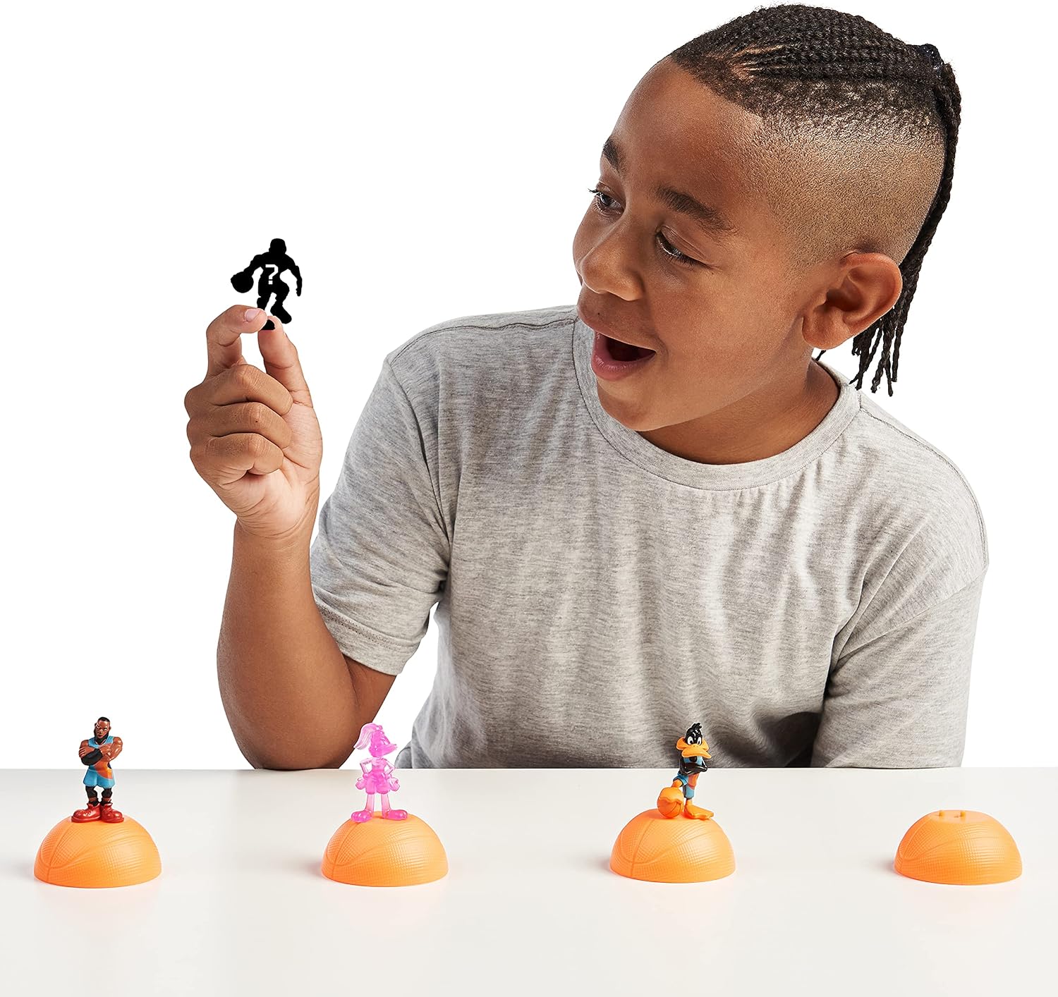 Moose Toys Space Jam: A New Legacy - 4 Pack - 2" Lebron, Daffy Duck, Lola Bunny, & 1 Mystery Figures - Starting Line Up, Multicolor (14573)