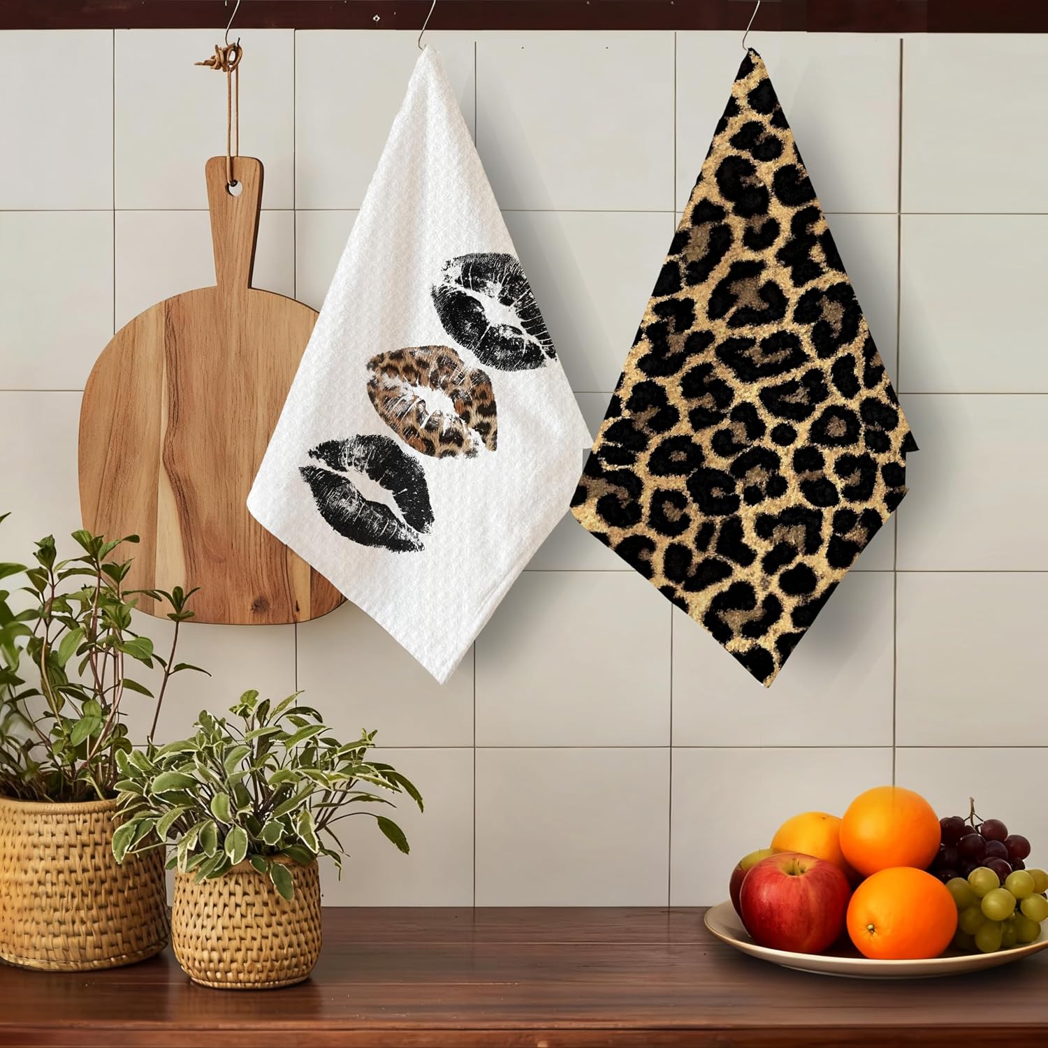 Retro Leopard Lips Kitchen Towels, Fashion Modern Leopard Print Decorative Hand Towels for Bathroom, Cheetah Print Dish Tea Towel for Kitchen Decor, 16x24 Inch Set of 2