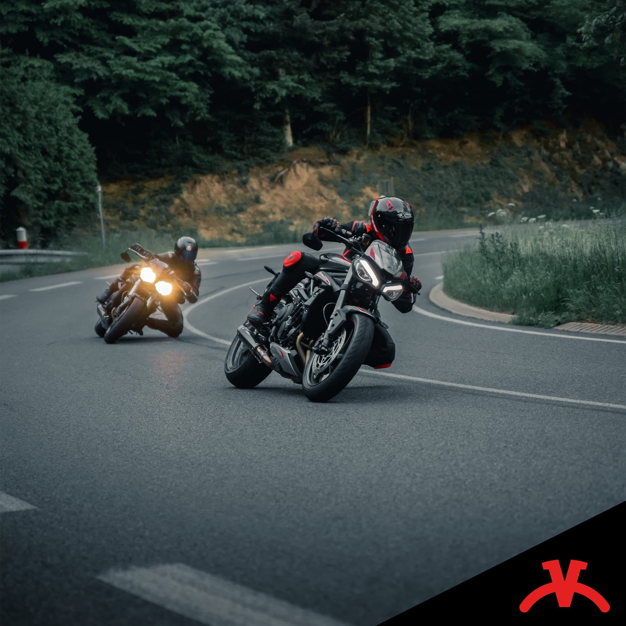 Elegante supporto per casco da parete, prodotto in Germania, montaggio molto facile per moto, il tuo casco galleggia