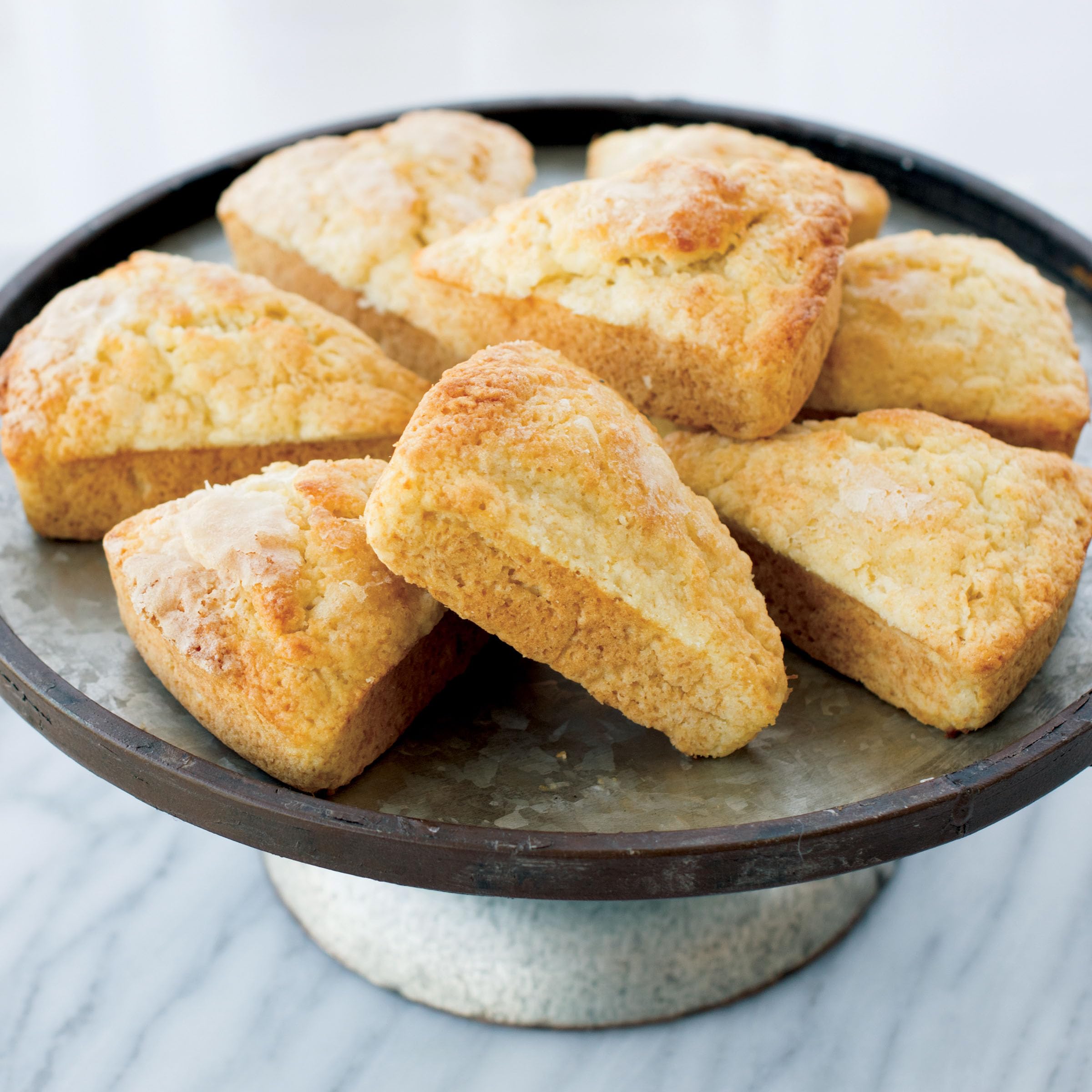 Nordic Ware Moule à Gâteau Scones, moule en fonte d'aluminium pour scones, biscuits autres, moule gâteau de haute qualité fabriqué aux États-Unis, couleur : graphite