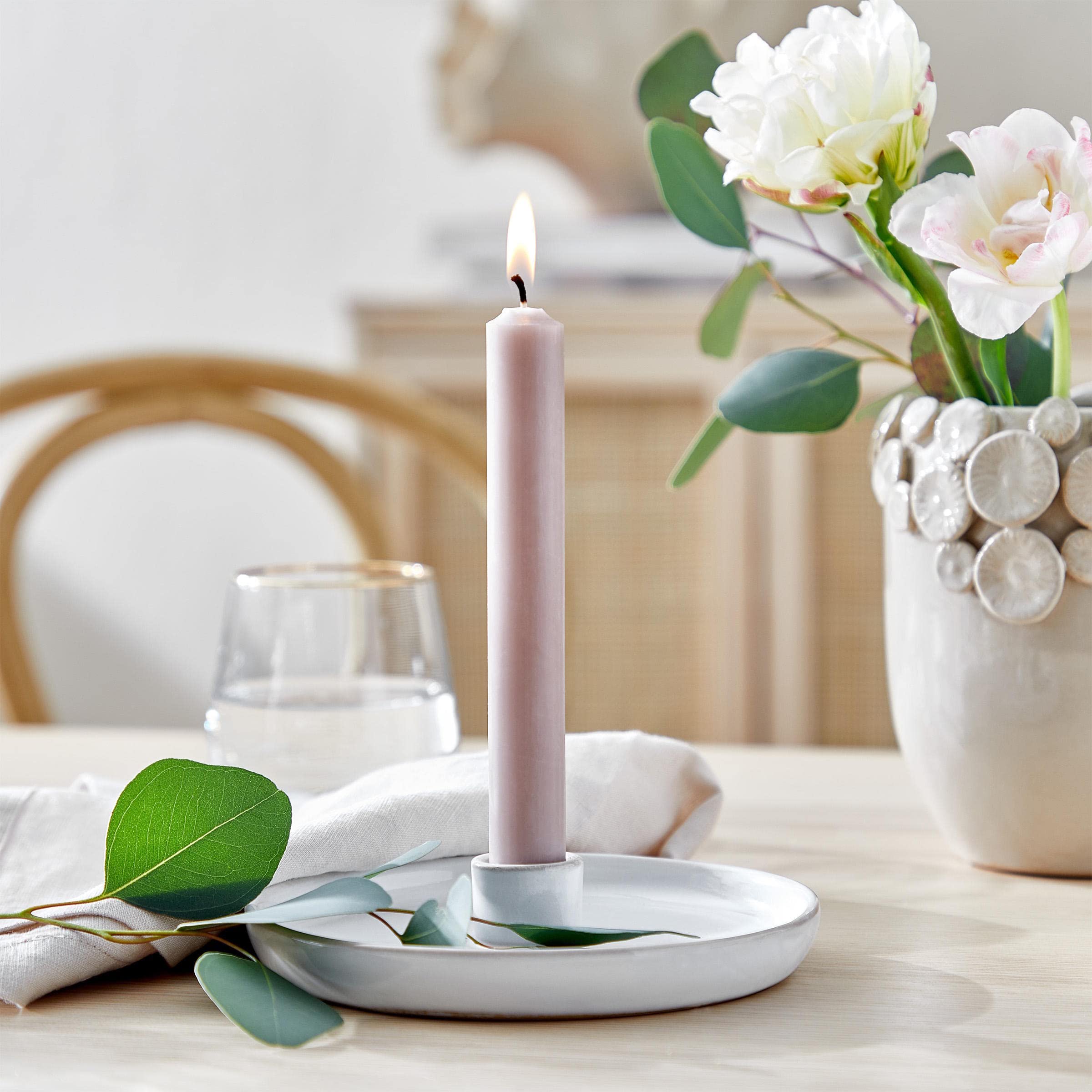 BUTLERS Kerzenhalter ø 16 cm Steinzeug - Peaceful - | Farbe Weiß - Kerzenständer für Fensterbank & Sideboard