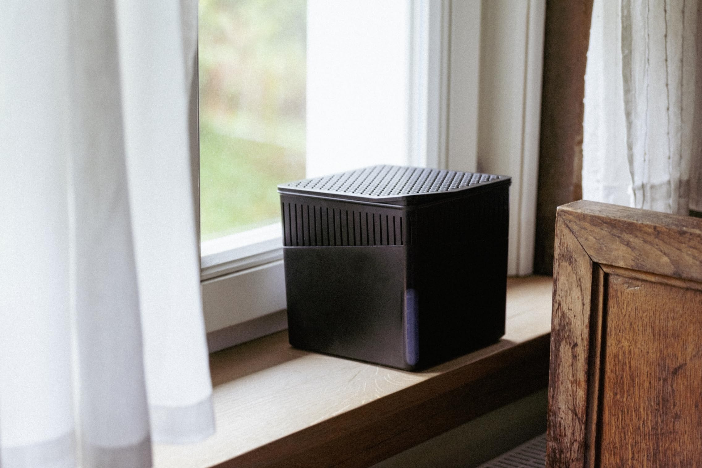 Wenko Deumidificatore Cube 1000 g, per ambienti fino a 80 m³, previene muffa e cattivi odori, senza elettricità, silenzioso, ricaricabile, nero