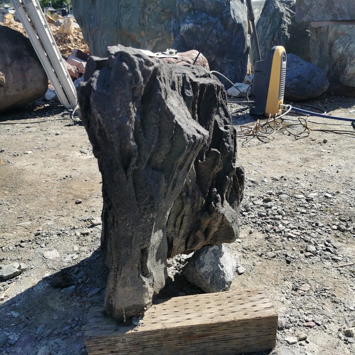 富士溶岩石107キロ 庭石鑑賞石石盆石水石灯籠庭坪庭盆栽