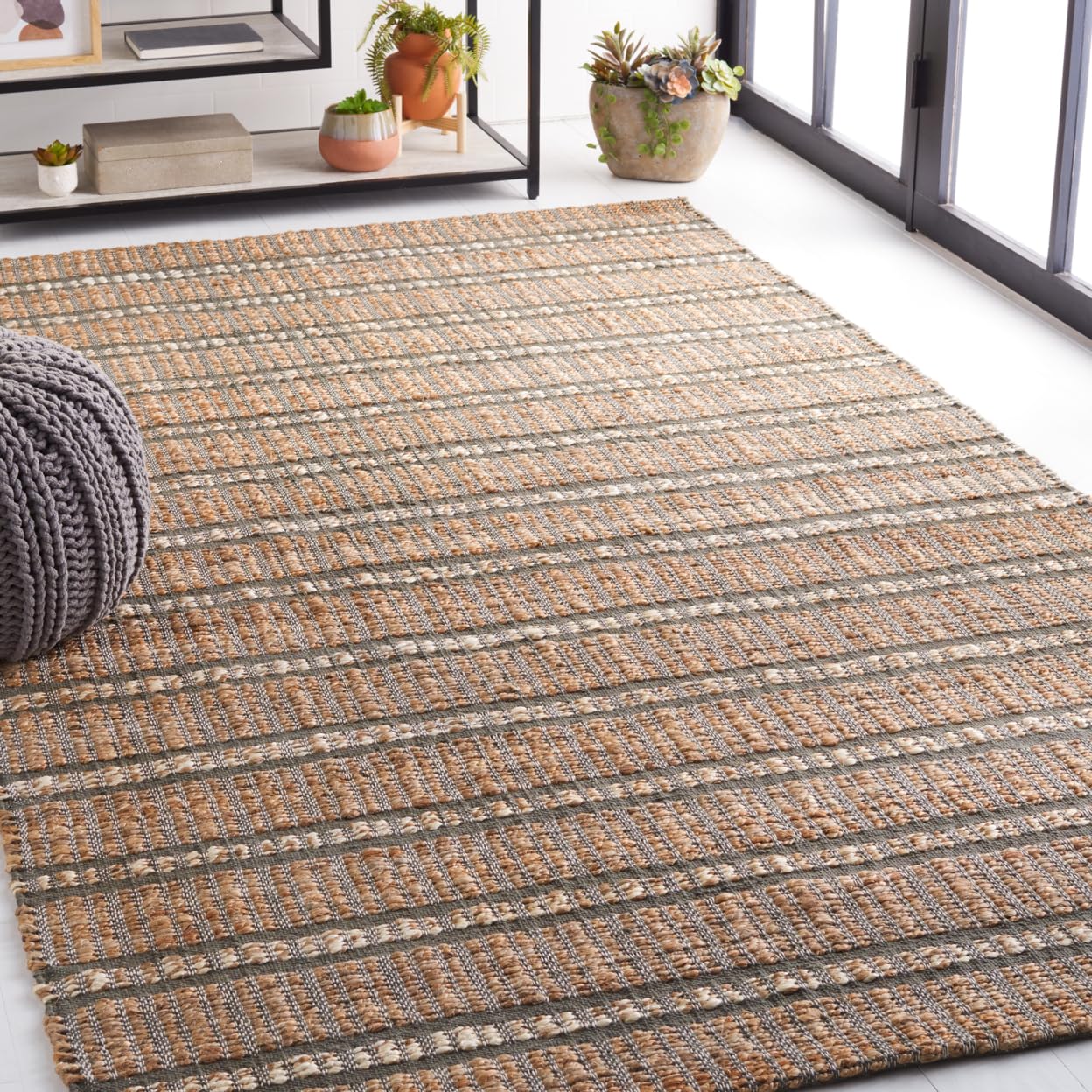 SAFAVIEH Natural Fiber Collection Accent Rug - 2' x 3', Natural & Beige, Handmade Farmhouse Jute & Wool, Ideal for High Traffic Areas in Entryway,