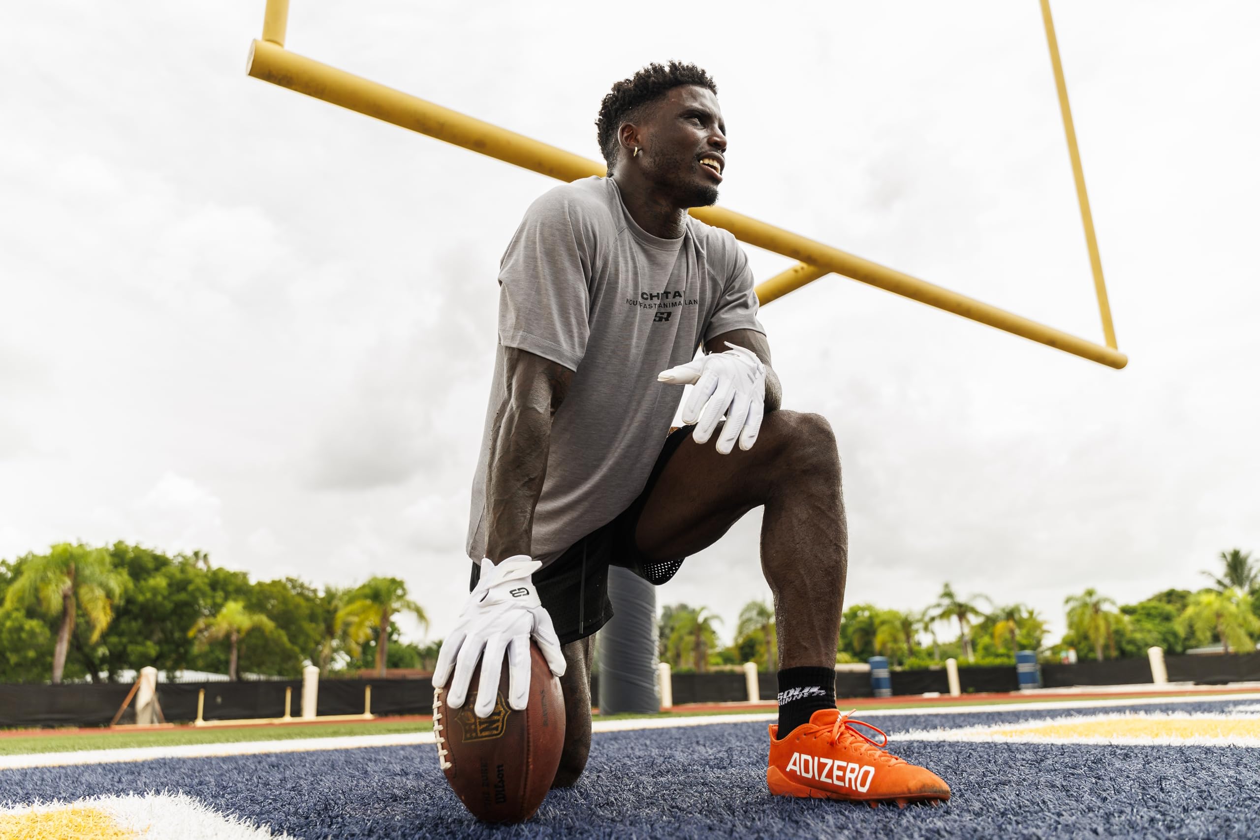Grip Boost Fußballhandschuhe Raptor 2.0 Gepolsterte Herren Lineman Handschuhe mit Boost Plus Grip Technologie