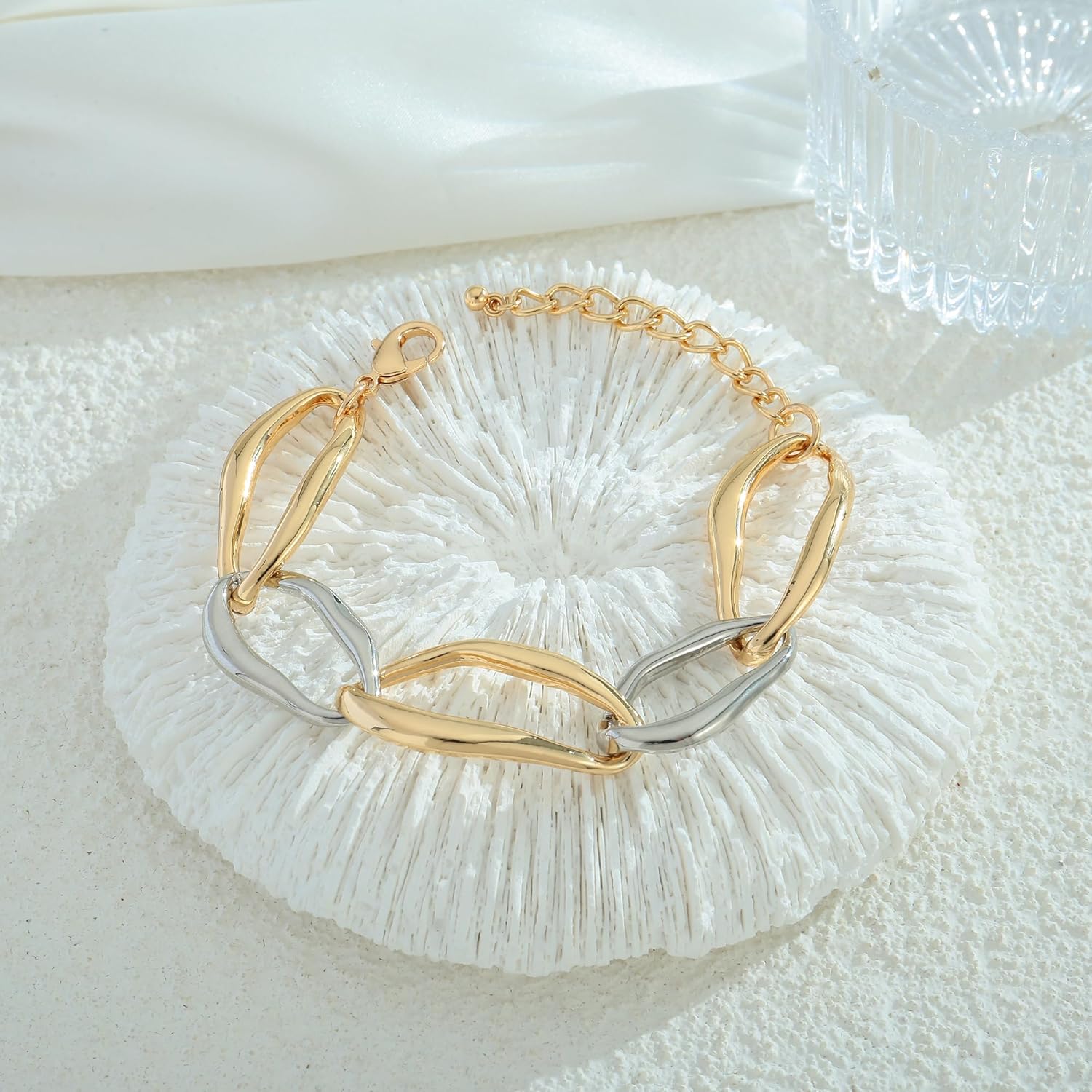 Heart Charm Bracelet for Women Chunky Matte Gold Link Chain Bracelet Vintage White Gold Love Heart Bracelet Fashion Valentines Bracelet - Image 3