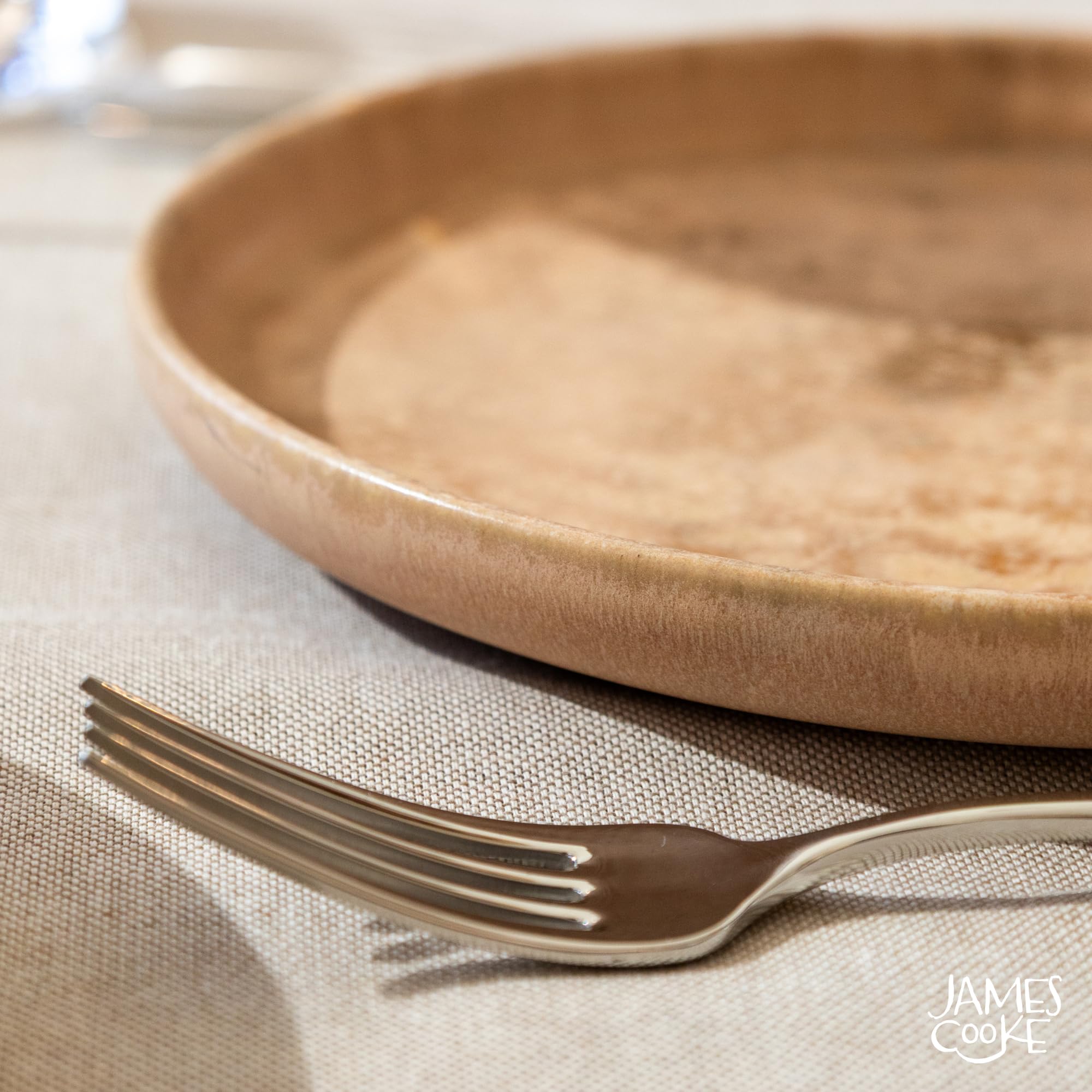 James Cooke - Dune - Vajilla – 24 piezas – 6 personas – Artículos de piedra marrón claro – Lavavajillas y resistentes al calor – Diseño moderno – Incluye cena, desayuno, platos profundos y platos