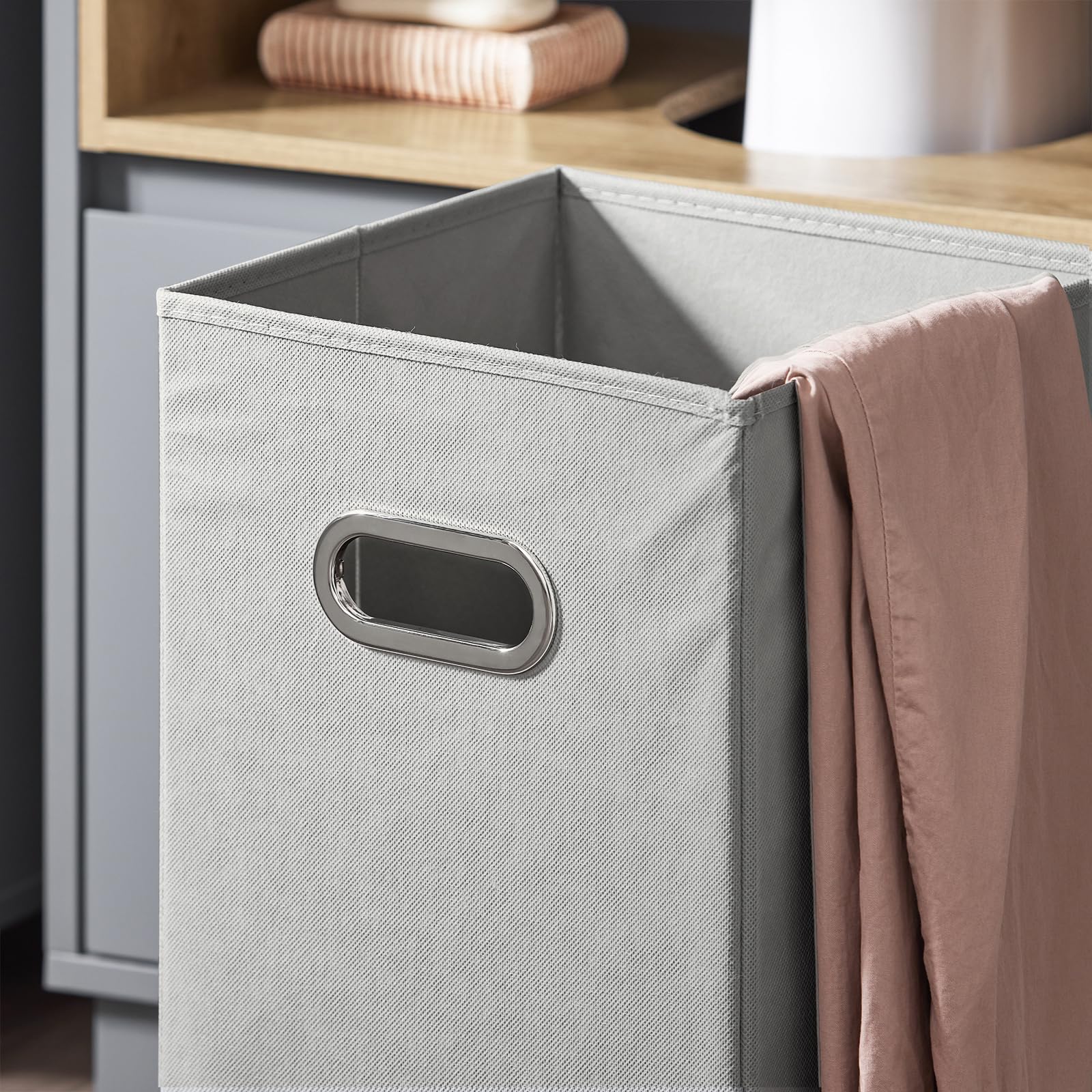 BZR146-DG Wäscheschrank mit Korb, platzsparend, modernes Design, B 35 x T 30 x H 105 cm, BZR146-DG für Zuhause und Waschküche, Grau