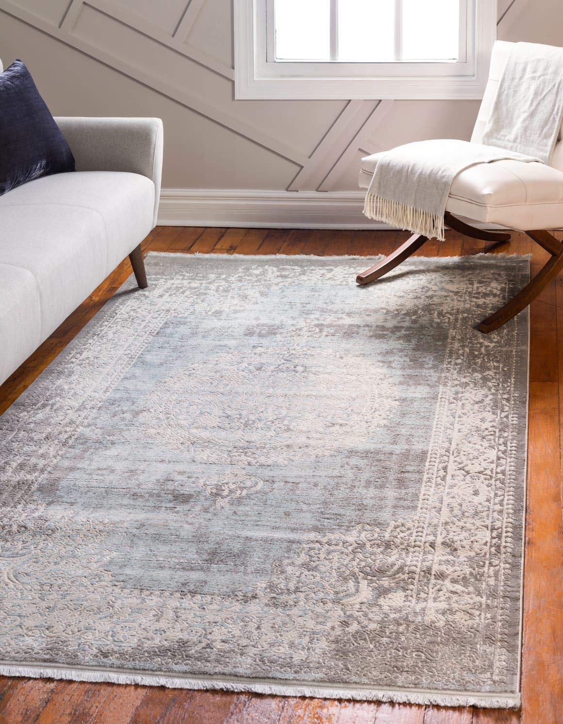Unique Loom New Classical Collection Area Rug - Olwen (7' 9" x 10' Rectangle, Light Blue/ Ivory)