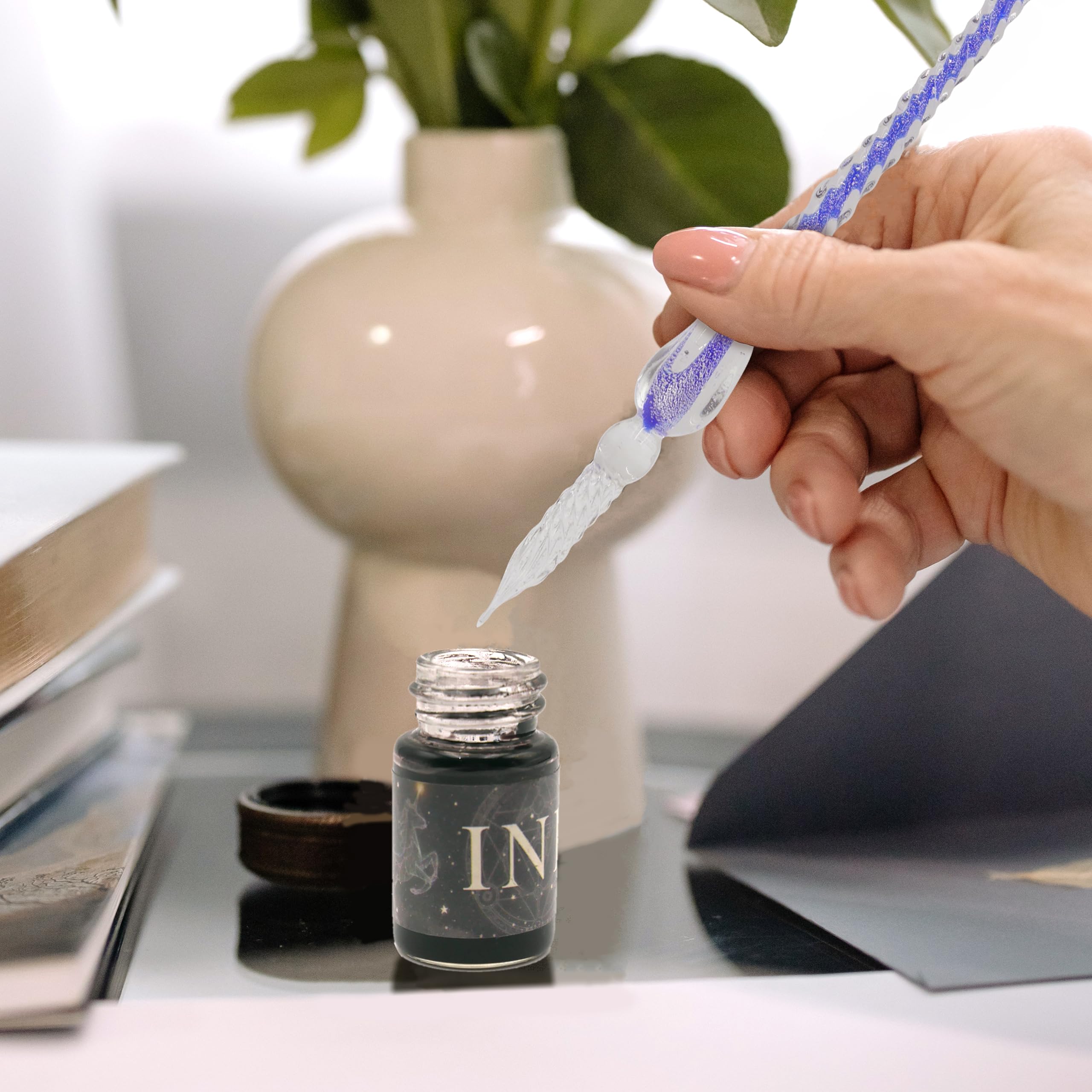 Lot de 16 stylos en verre et encre, 2 stylos de calligraphie en cristal avec 12 encres en poudre dorée, porte-stylo, tasse de nettoyage, stylo à plume en verre cadeau pour enfant
