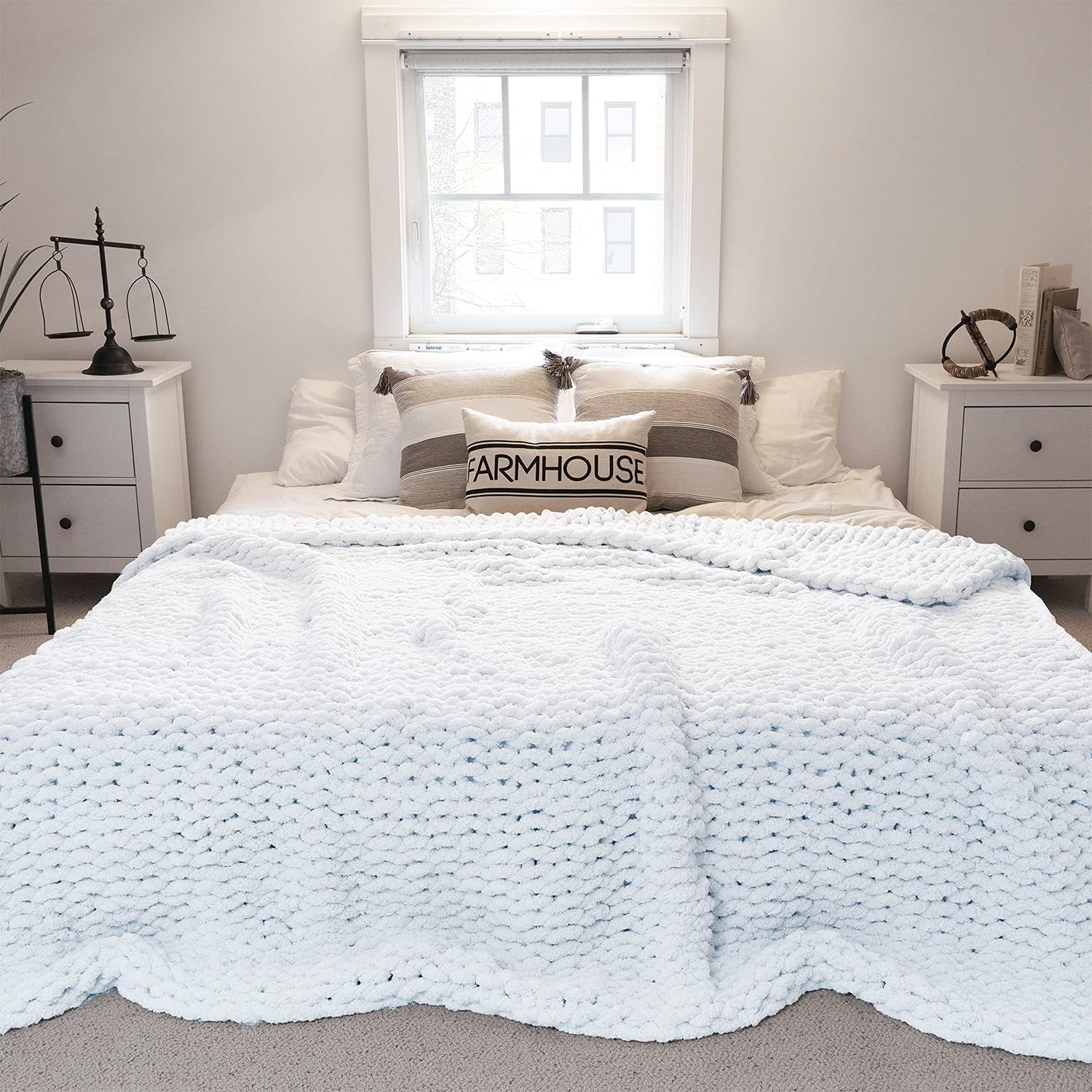ERLYEEN Chunky Knit Blanket Throw Chenille Cable Handmade Chunky Knit Throw Blanket Warm Soft Cozy for Bed Chair Sofa Best Gift,White 40"x80"?Three Seater Sofa/Twin Size?