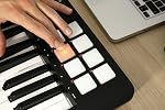 M-Audio Oxygen 49 IV | 49-Key USB/MIDI Clavier avec 8 Plaquettes de déclenchement & Un envoi complet de contrôles de production/de performance