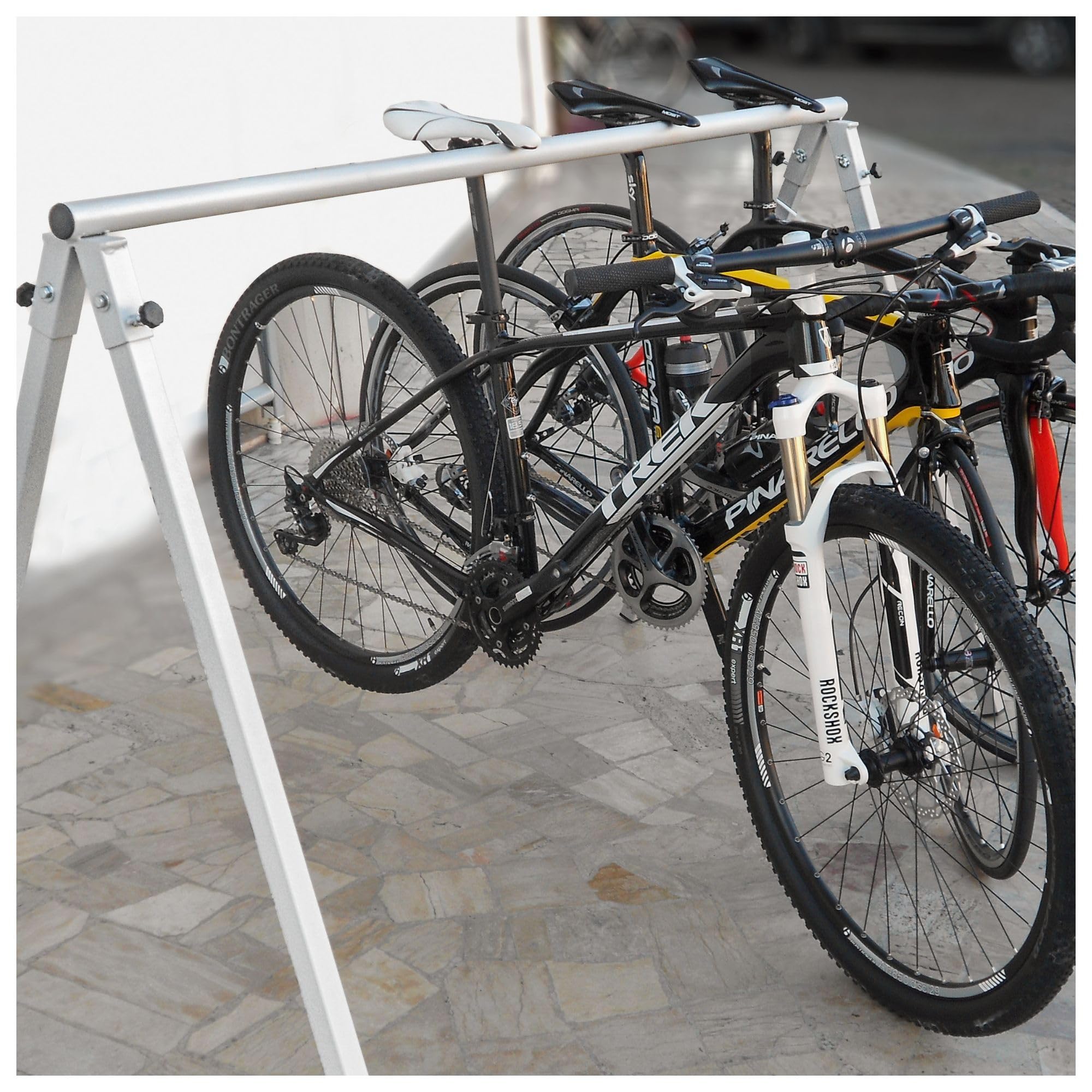 Andrys Supporto Bici da Terra fino a 5 Biciclette - Espositore Porta Bici da Terra - Acciaio Verniciato