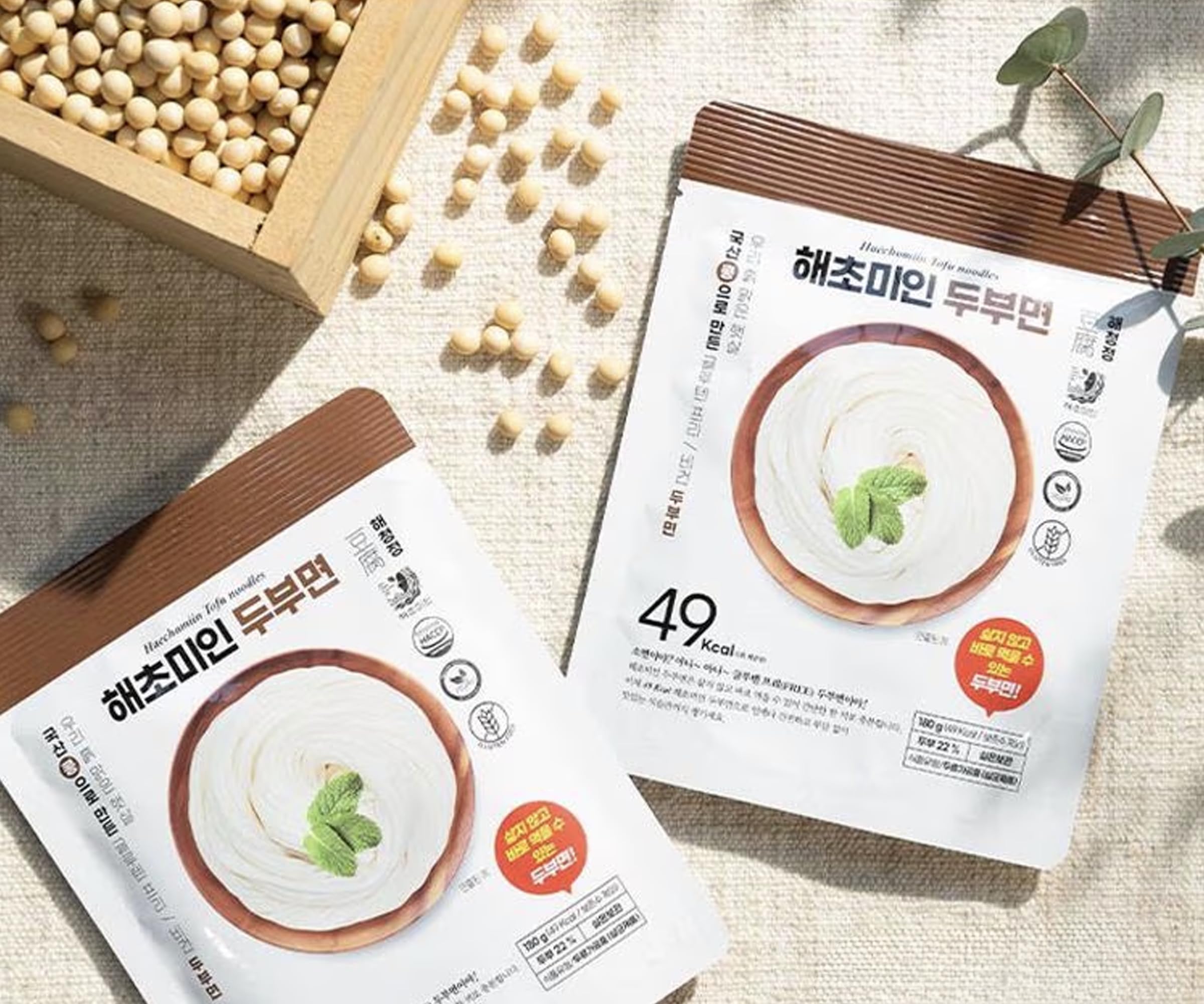 Haechomiin Tofunudeln | 180g x 10Pack | Nur 49 Kcal pro Portion | Vegane, Glutenfreie, Kalorienarme und Proteinreiche Nudeln für eine gesunde Ernährung | Schnell zubereitet & Vielseitig einsetzbar