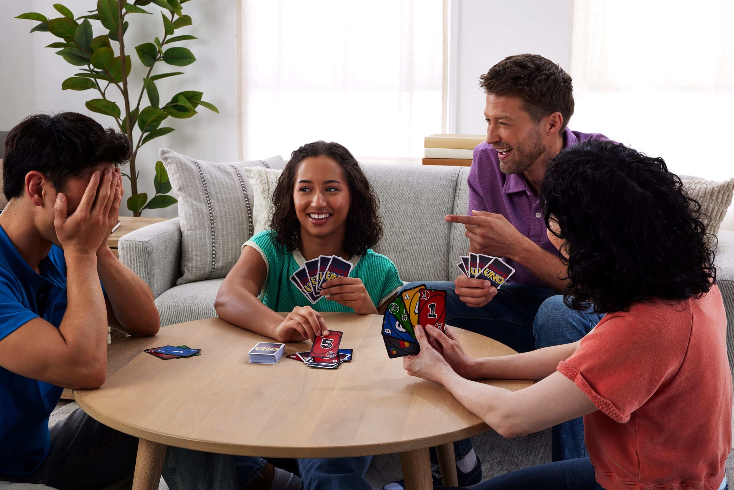 Mattel Games - Liar's UNO, nuova versione con bluff e trucchetti dell'iconico gioco, inganna gli altri giocatori e fai dubitare i tuo avversari per vincere, 7+ anni, JLH43