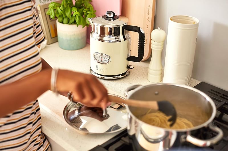 Russell Hobbs 1.7L Retro Vízforraló Krém-Inox Gyors Forrásítás Hőmérsékleti Kijelzővel