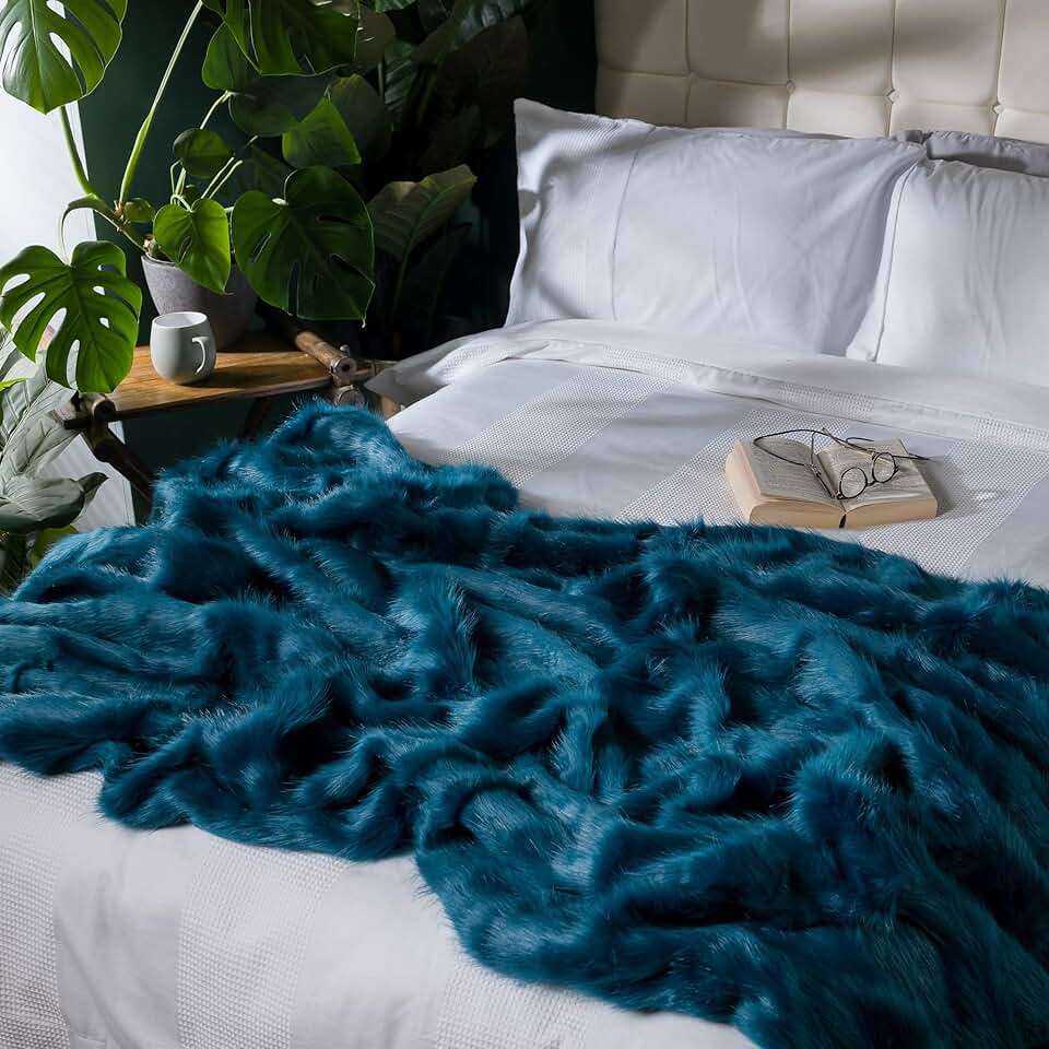 Amazon.co.uk furry throw blanket