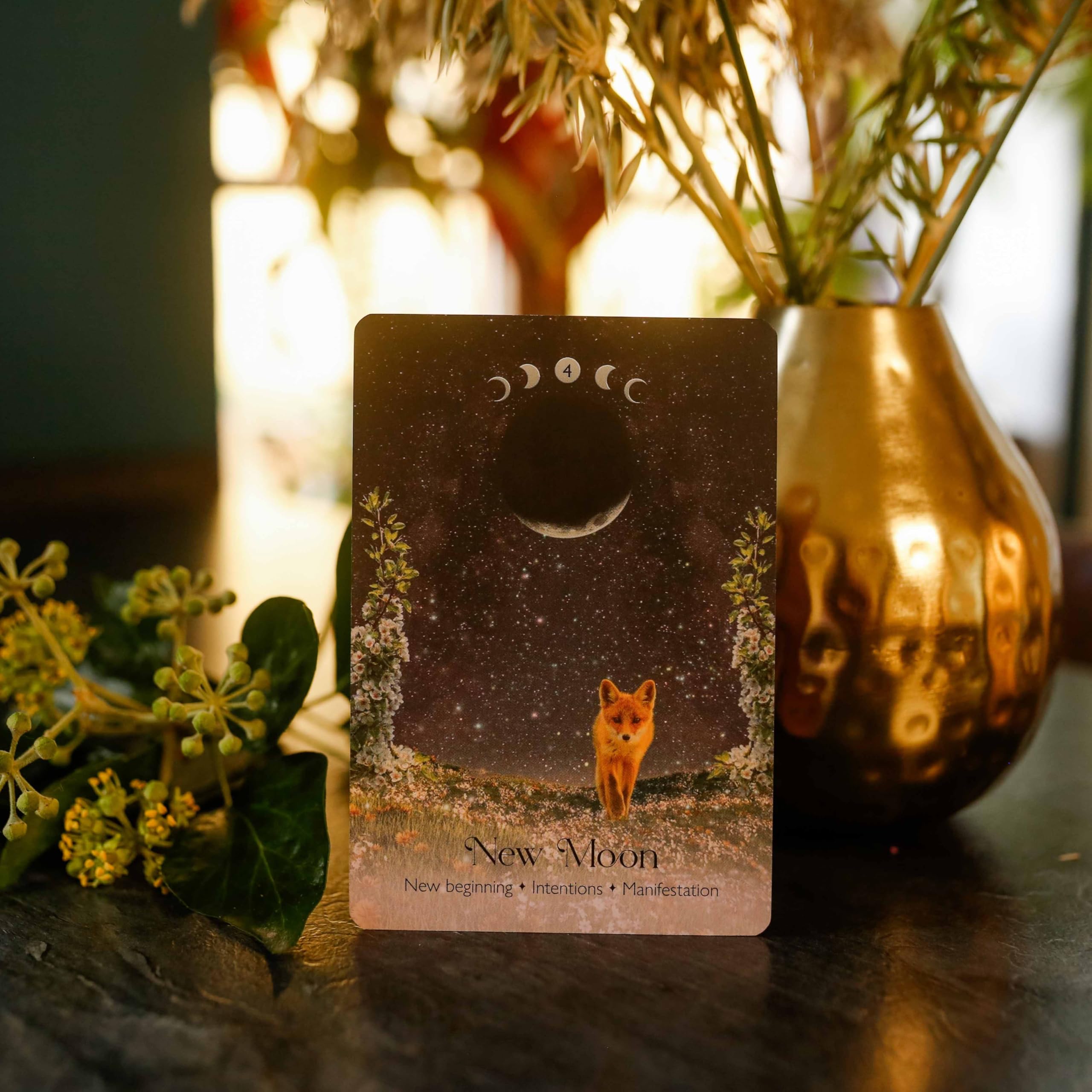 Lunar Magic Oracle - 40 Mooncards with Booklet (English)