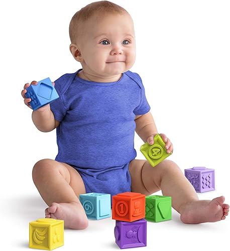 Vista 24 de Bright Starts KaledioCubes - Paquete de 9 bloques de apilamiento y exprimir juguetes de baño para bebés, juega y aprende con colores, números