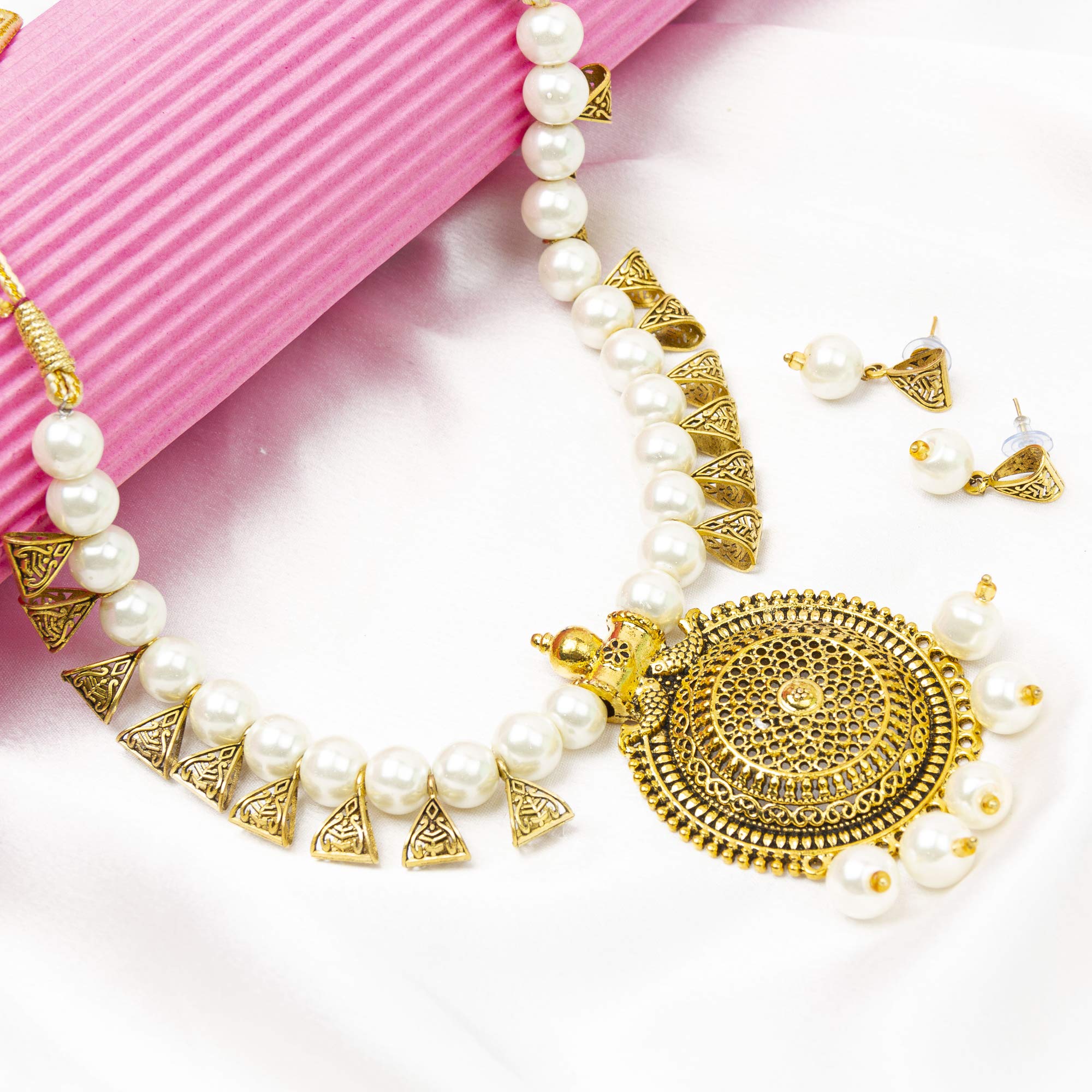 Chic Gold Necklace and Earrings Set