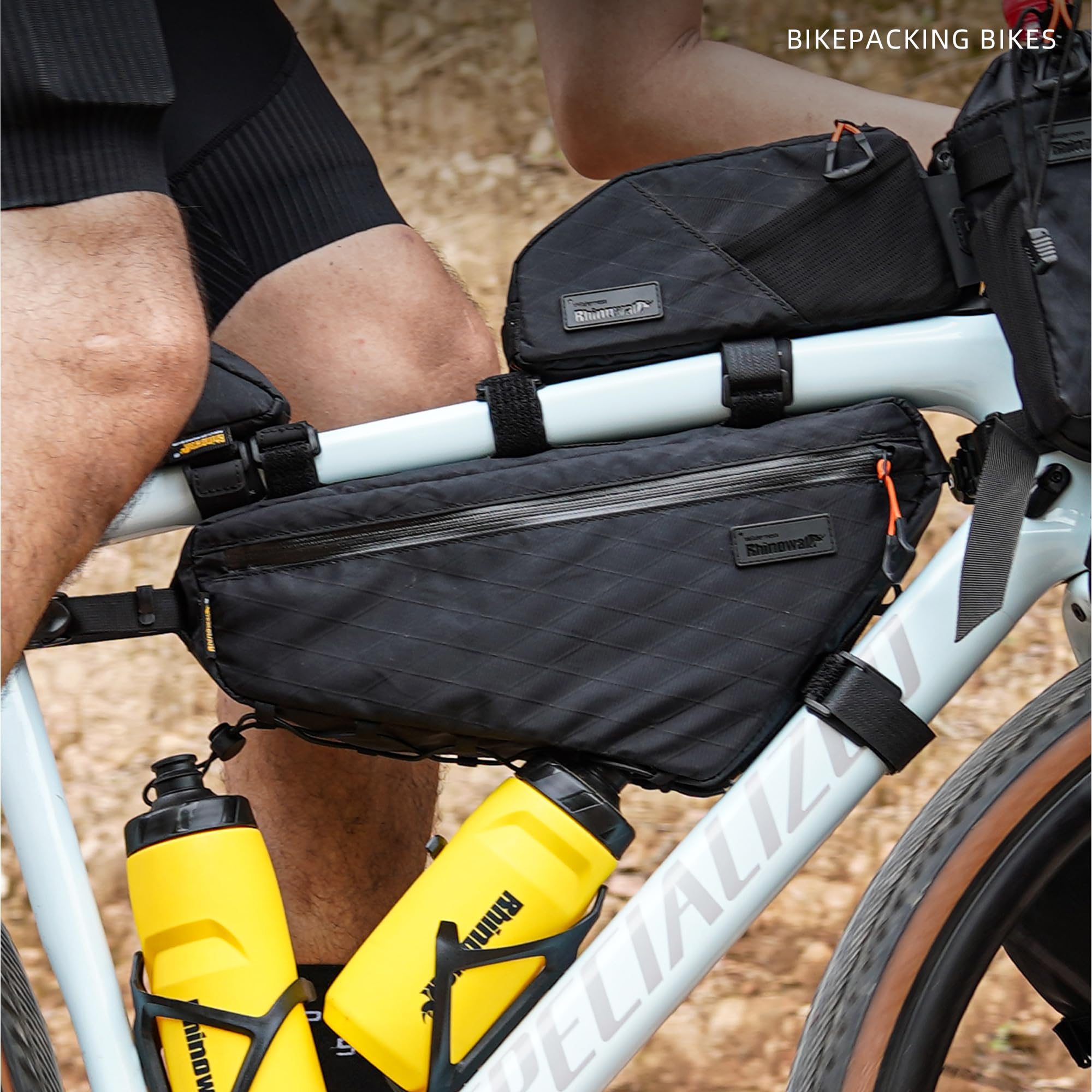 Rhinowalk Fahrrad-Dreieckstasche 2,9L – wasserdichte Rahmentasche mit YKK-Reißverschlüssen, Kabeldurchlass & Pumpenhalter – Für Trinksysteme geeignet – Schwarz/Weiß/Gelb