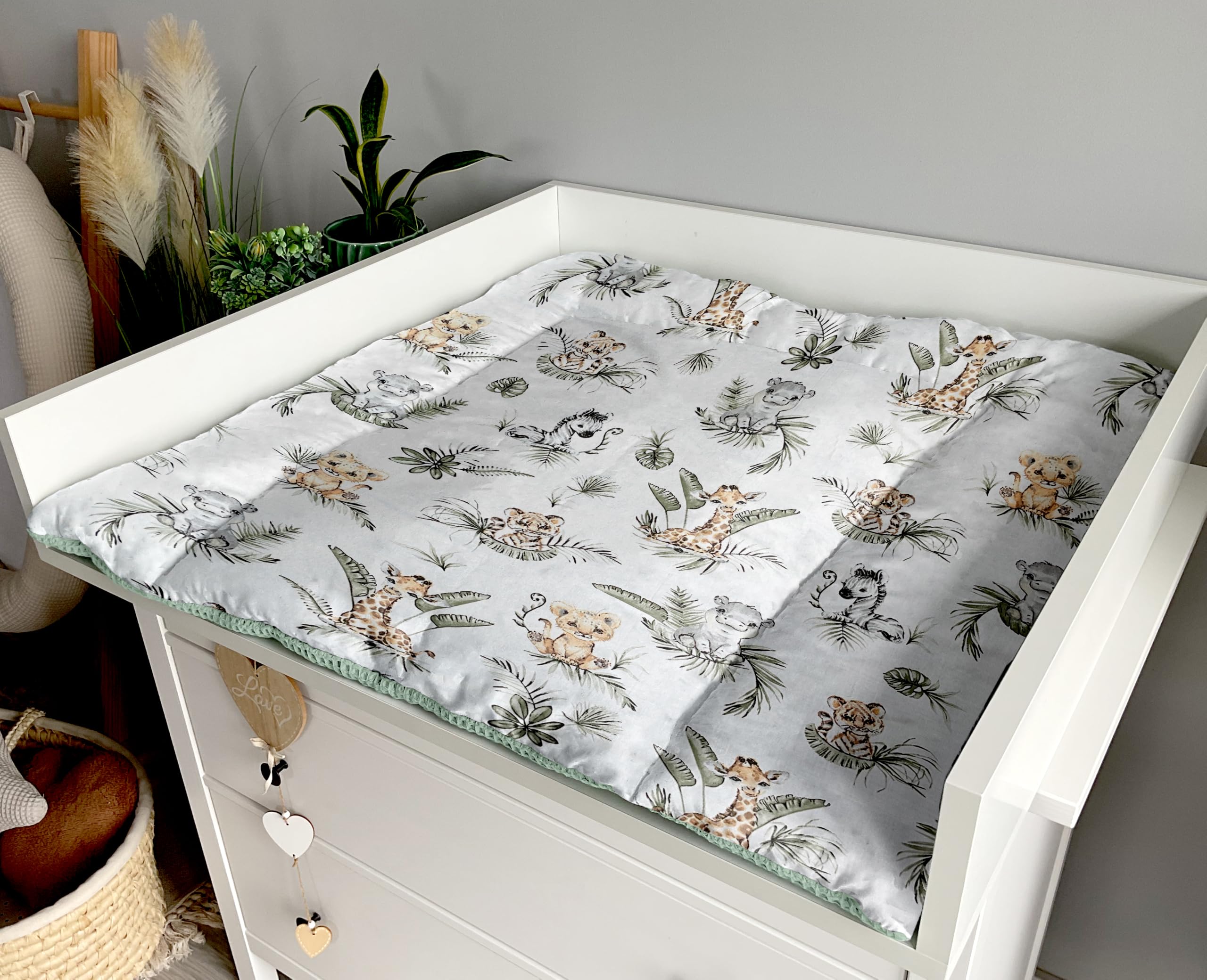 Wickelauflage Set 6-teilig – Wickelunterlage aus Baumwolle & Waffelstoff – Baby Wickelauflage – Geschenk zur Babyparty – Wickeltischauflage – 85x75 cm (Breite x Tiefe), Safari und Dusty Mint