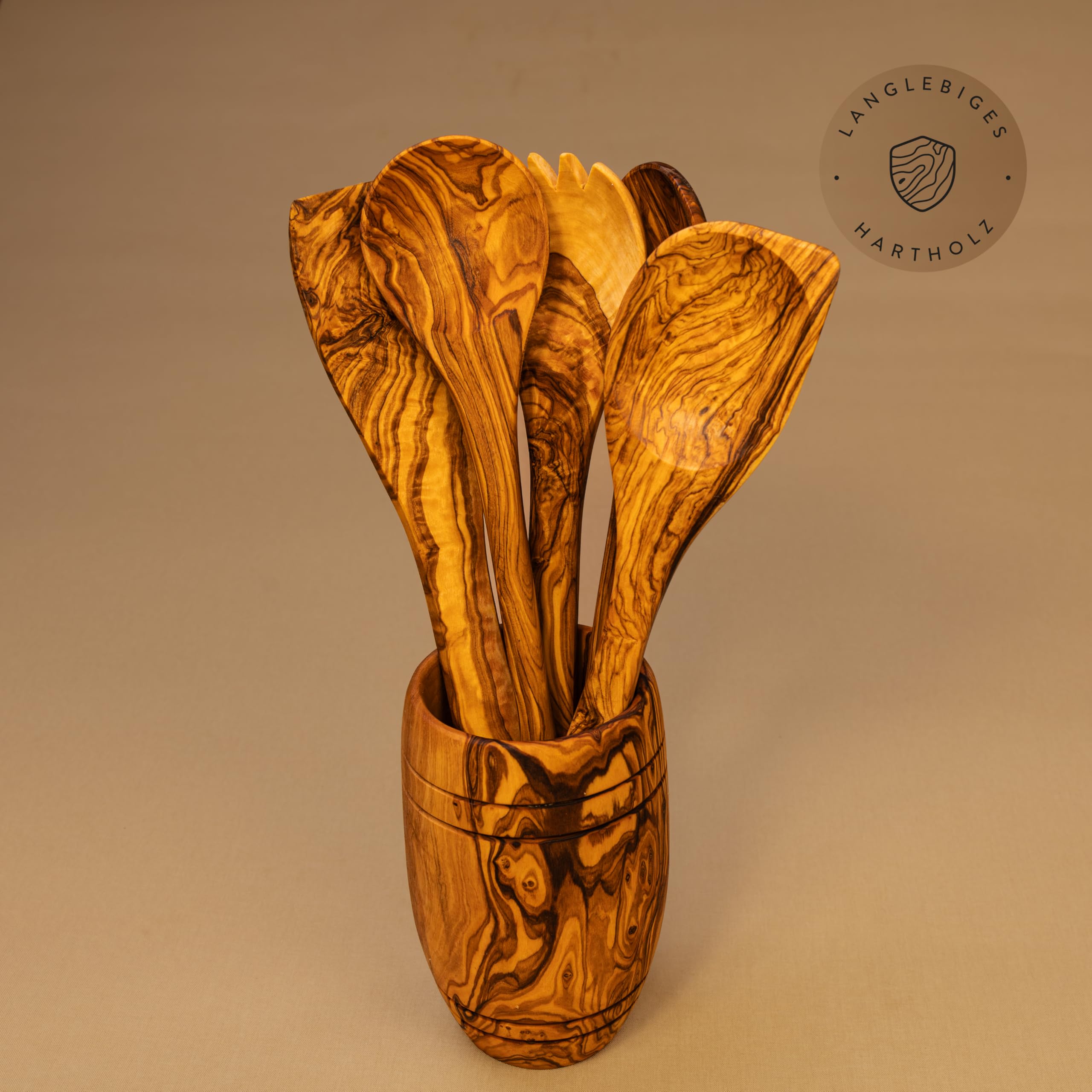 DAS OLIVENHOLZBRETT® Besteckhalter/Köcher 16cm bauchig+5er Set Zubehör 25cm | Pfannenwender / Kochlöffel, Löffel mit Ecke + Salatbesteck Olivenholz / Küchenutensilien Holz Set/ 25cm