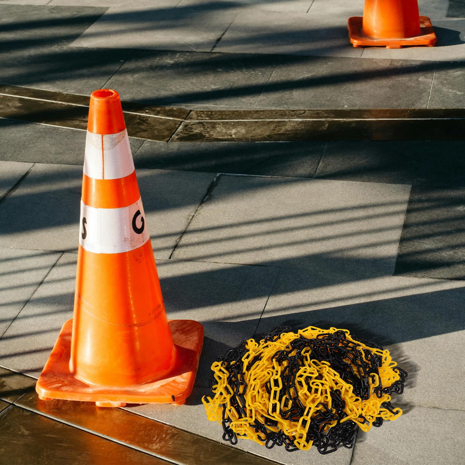 Veemoon Cadena Barrera de Seguridad de Plástico 6 Mm Amarillo y Negro, 25 Metros, Barrera de Cadena para Estacionamiento y Control de Multitudes en Obras Industriales y Zonas Públicas