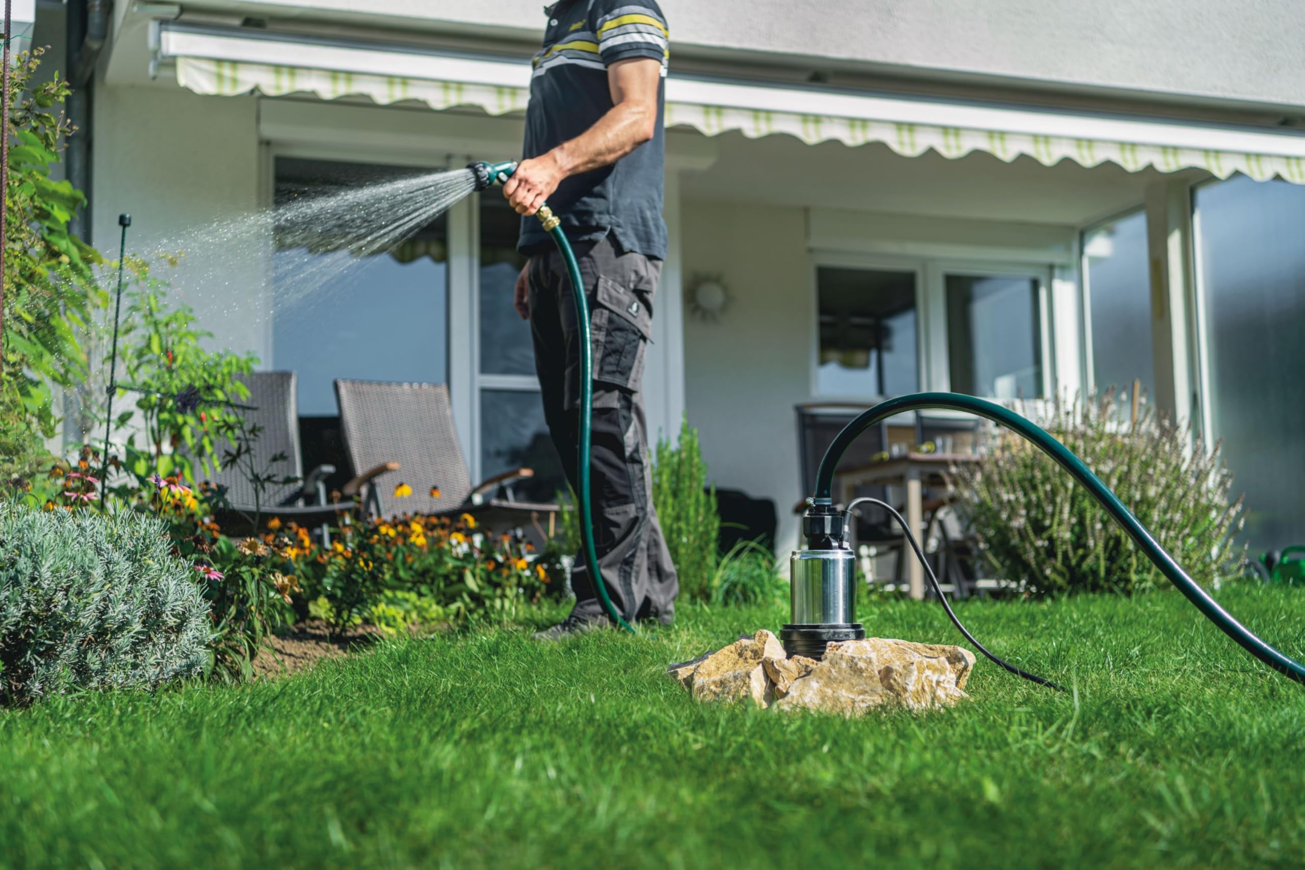 metabo Tiefbrunnenpumpe TBP 6200/8 Inox - 1100 W, 6200 l/h Fördermenge, 55 m Förderhöhe - Schlanke Edelstahl‑Pumpe für Bohrbrunnen ab Ø 100 mm, 8‑stufiges Pumpwerk, Rückschlagventil - 22 m Kabel