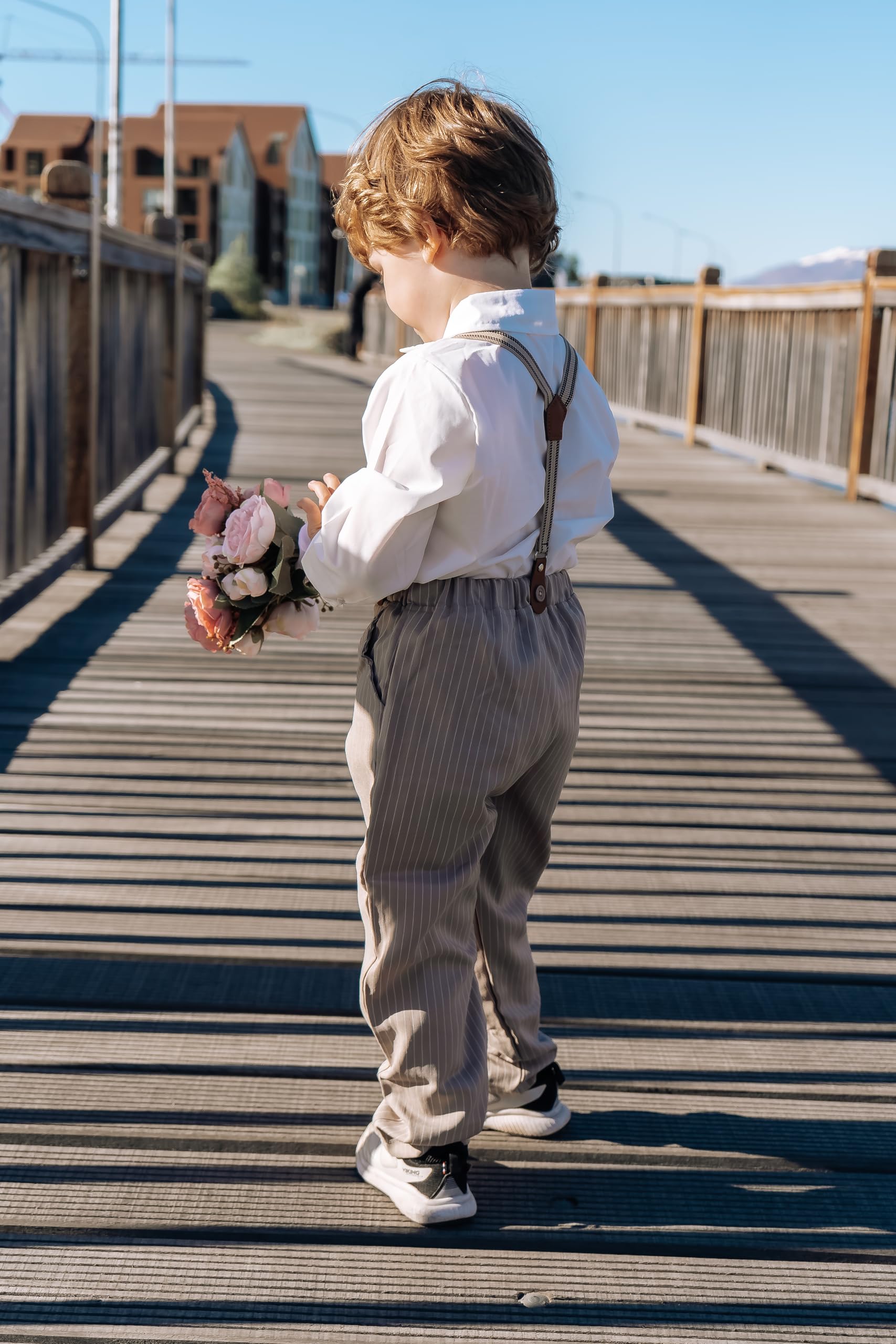 Volunboy Bimbo Neonato Completini e Coordinati Gentiluomo, Camicia Fiocco e Bretelle Pantaloni 4 Pezzi