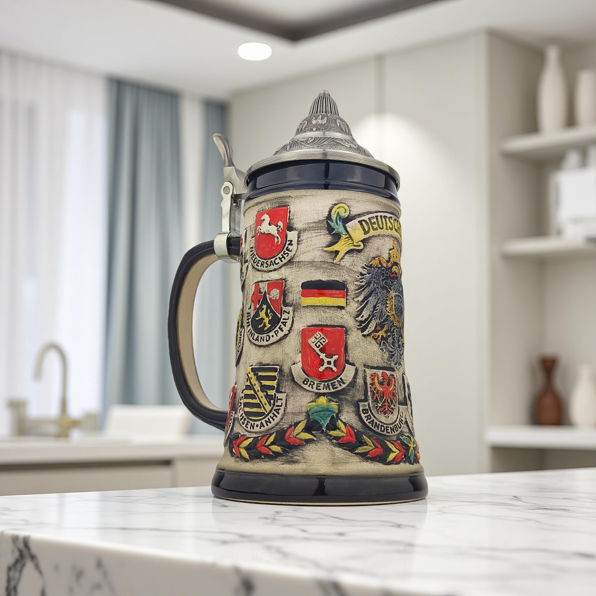 Bierkrug mit Deckel 0,7L – Steinkrug mit Deutschland-Motiv und Bundesländer-Design – Geschenkidee für Männer, Bierliebhaber & Sammler (Rustikal Grau)