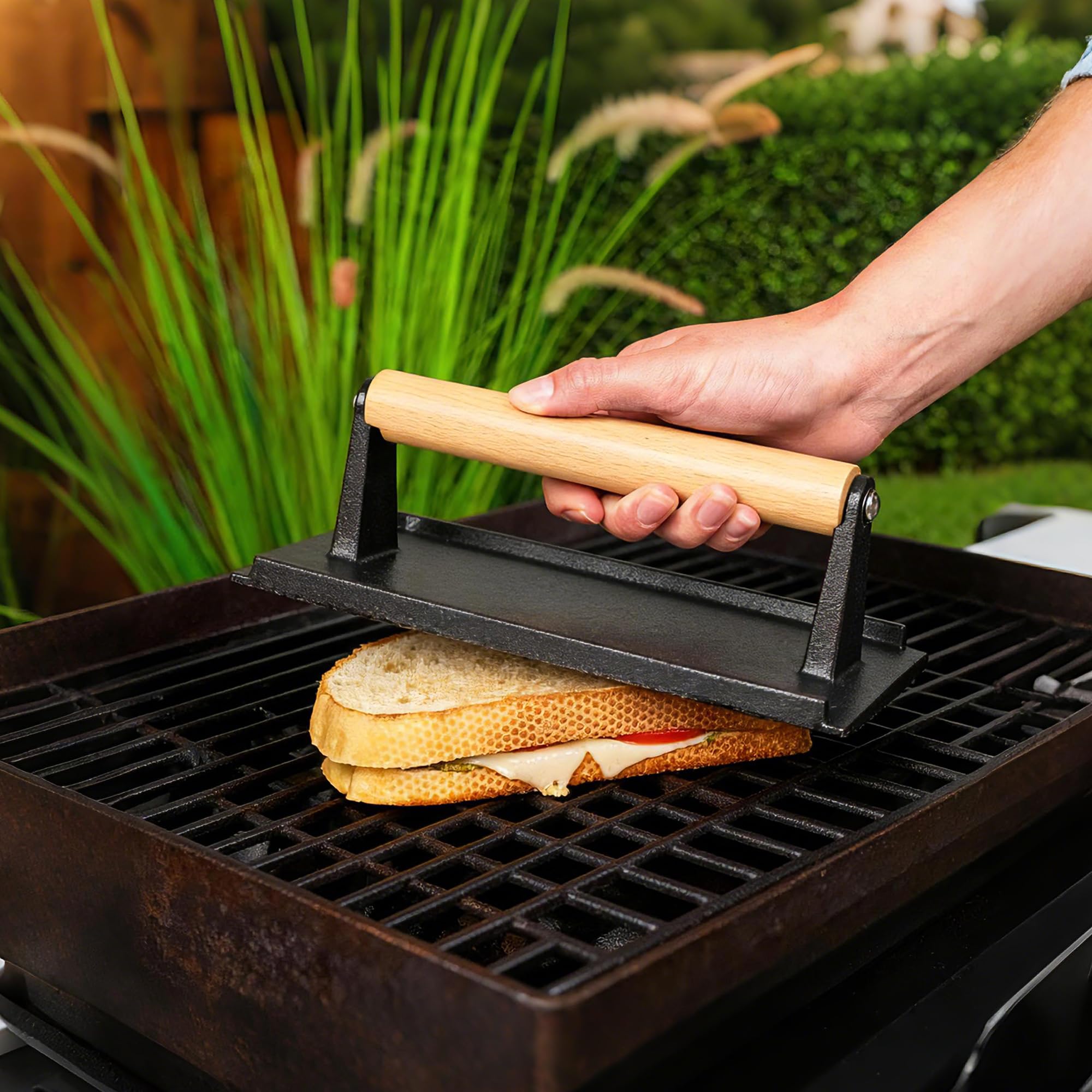 STYDDI 2-Pieces Heavy-Duty Cast Iron Burger Press with Wooden Handle, Gill Press for Smash Steaks, Bacons and Paninis, Ideal for BBQ, Pan and Flat-top Griddle, 7" Round & 8.27"x4.21" Rectangle — view 7