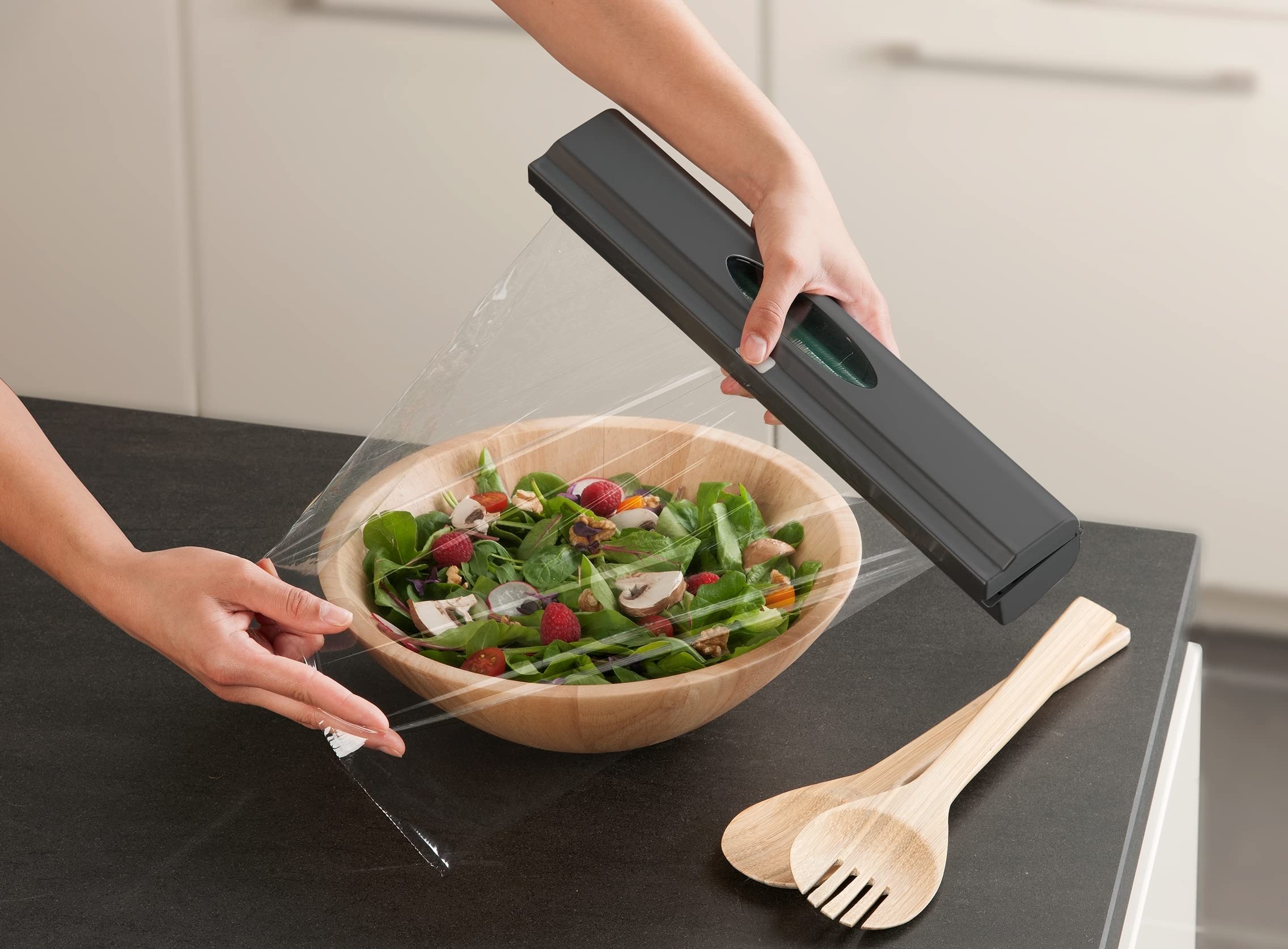 Wenko 86678100 Dispenser di pellicola alimentare Perfect Cutter, antracite, plastica, 38 x 5,2 x 6,7 cm