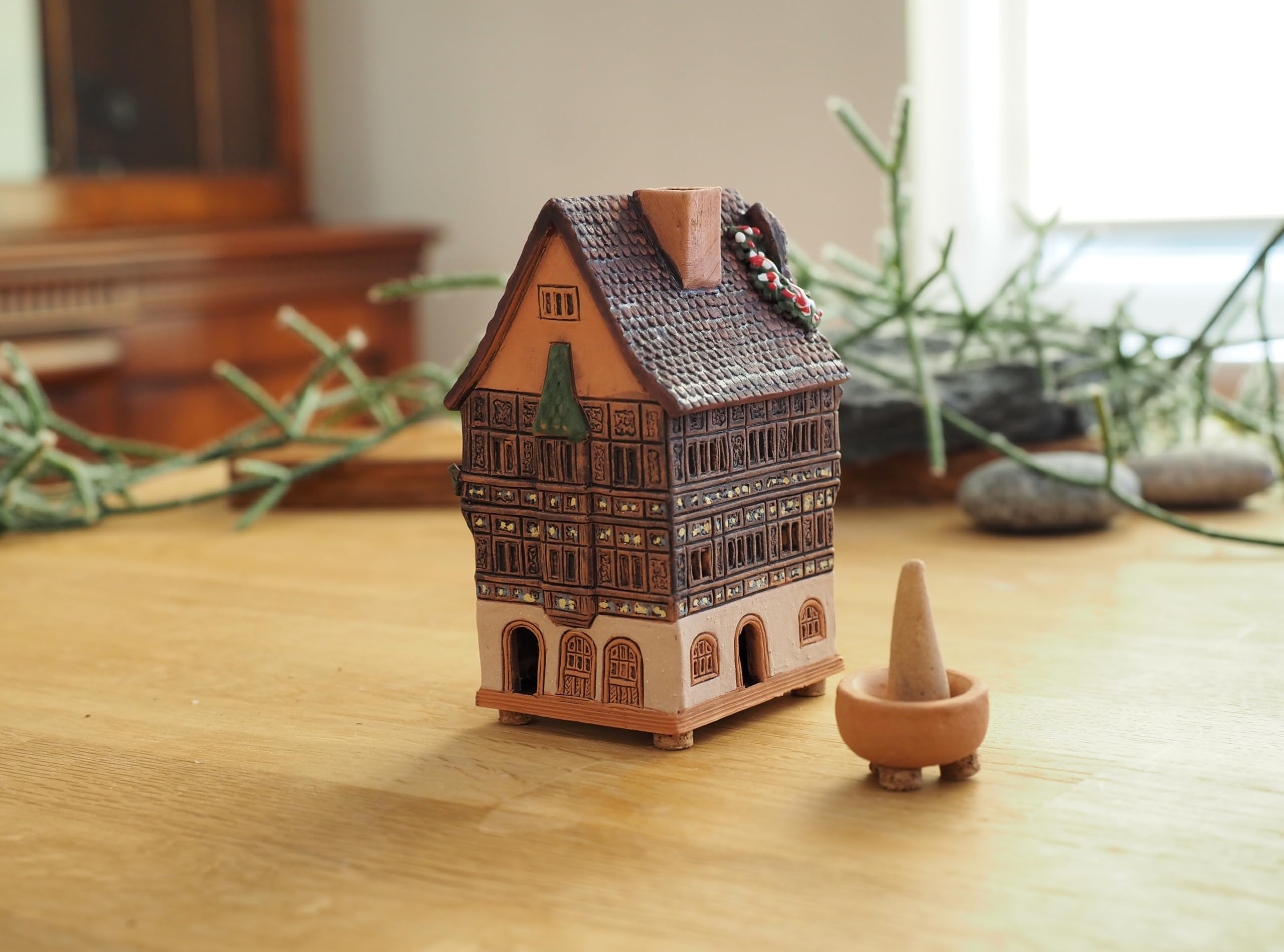 Incenso Holder House in Colmar. argilla, arredamento camera, miniature R256
